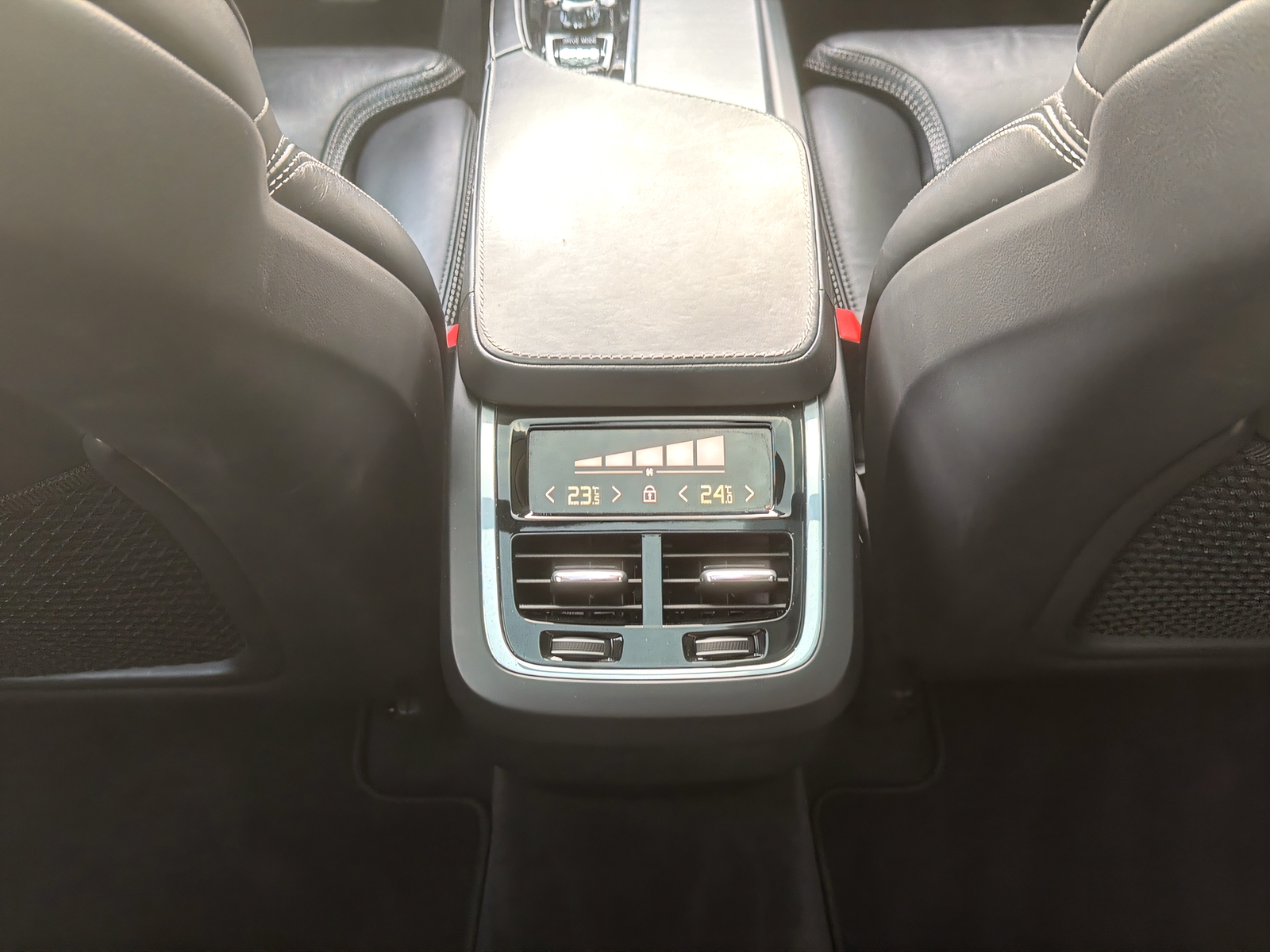 VOLVO XC90 2.0 B5 MH Momentum 5P. AWD-image-17