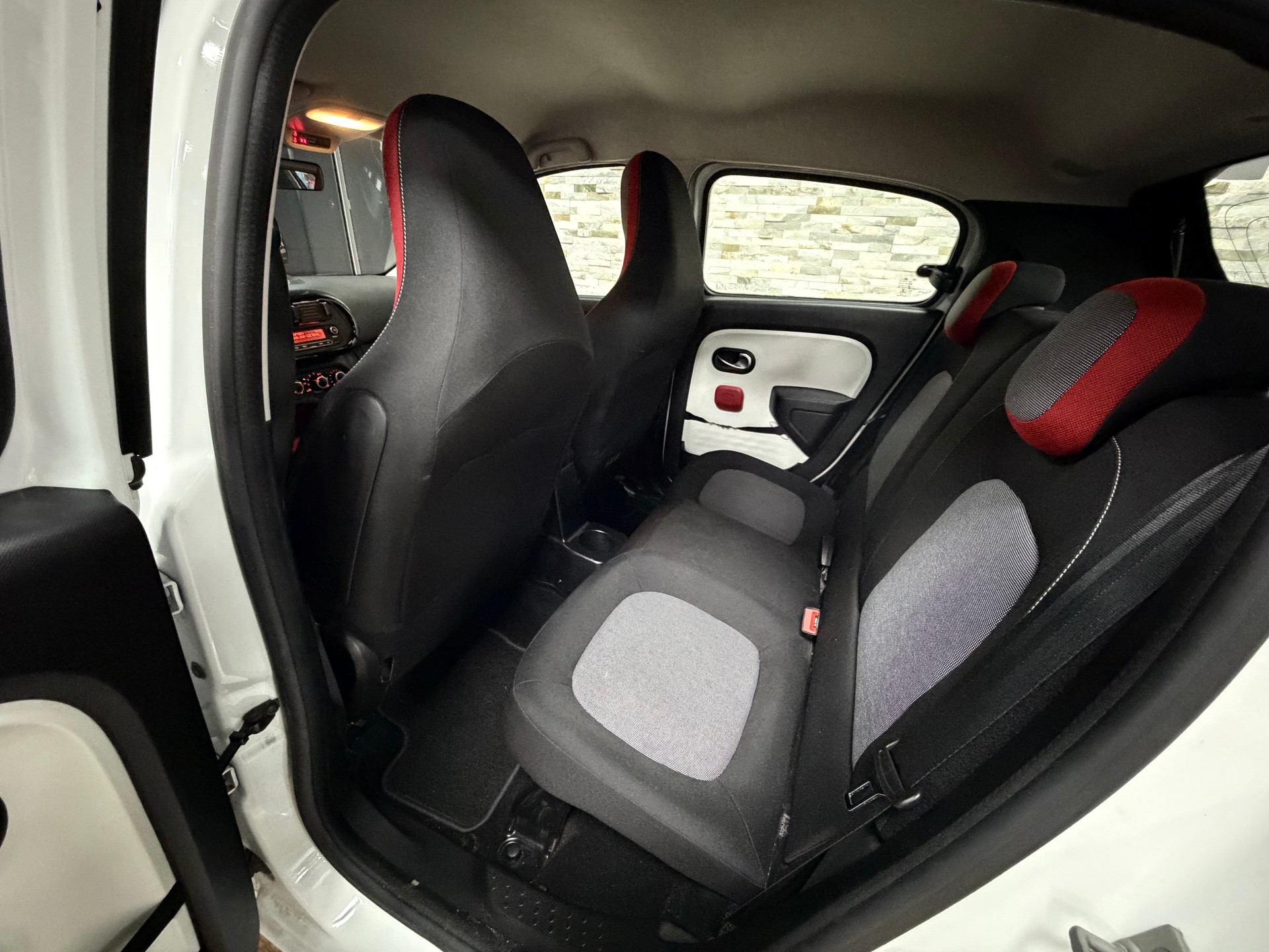 RENAULT Twingo 0.9 Swiss Edition EDC-image-12