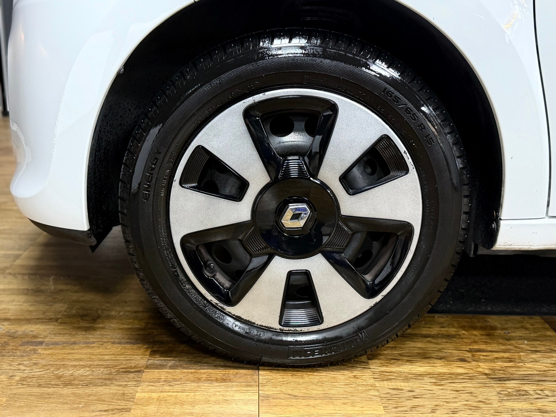 RENAULT Twingo 0.9 Swiss Edition EDC-image-16