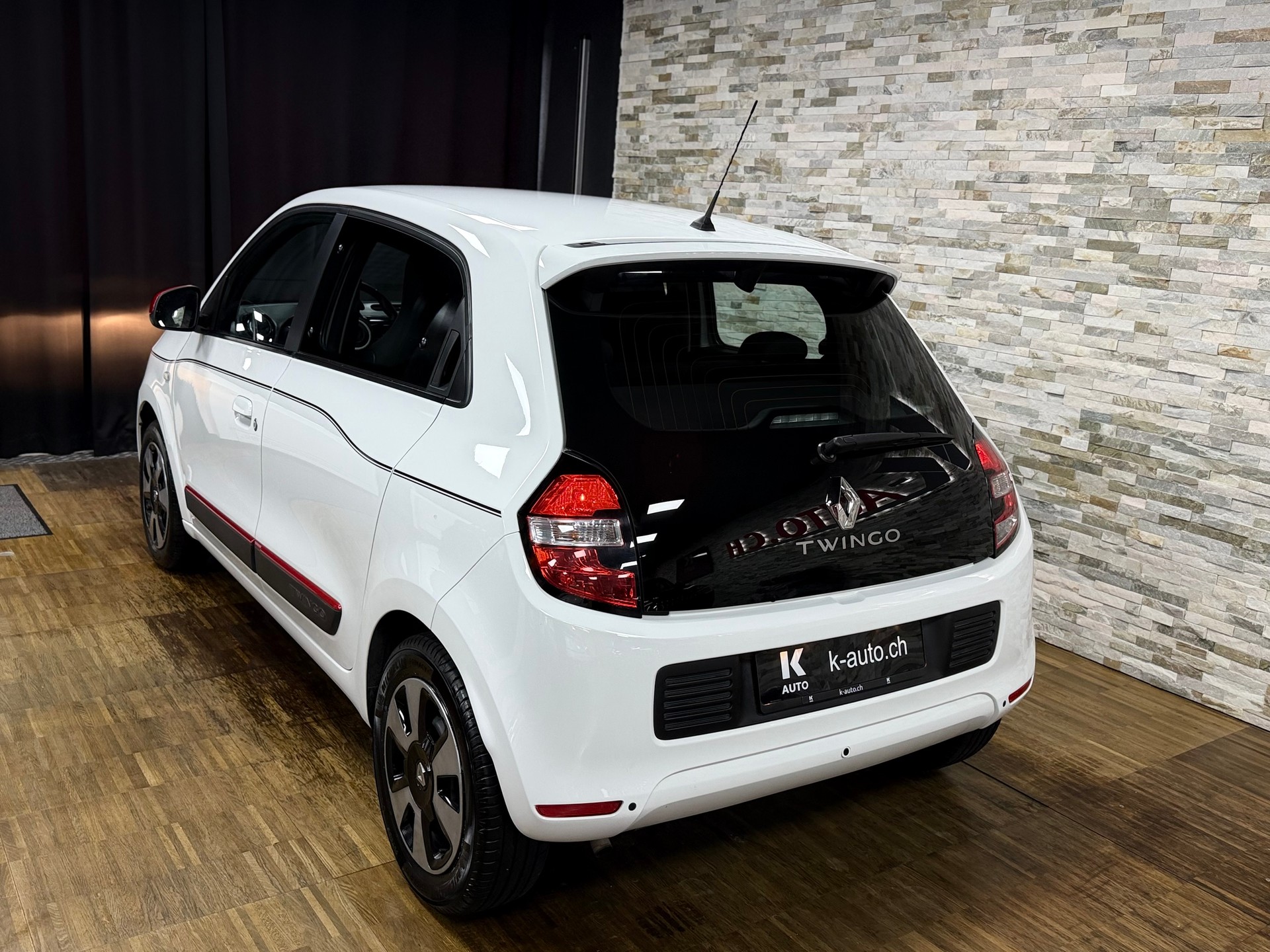 RENAULT Twingo 0.9 Swiss Edition EDC-showroom-element-1