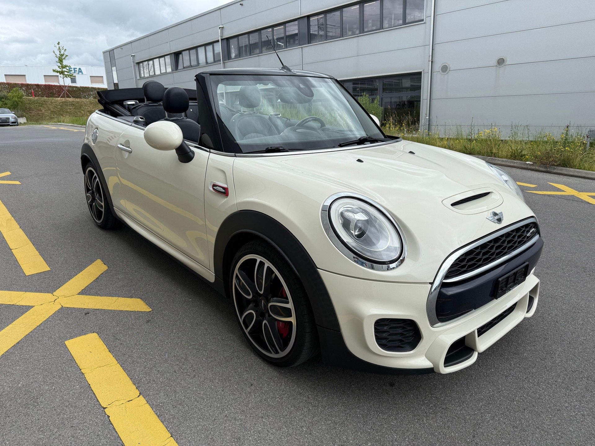 MINI Cooper John Cooper Works Cabriolet Steptronic(M)-showroom-element-2