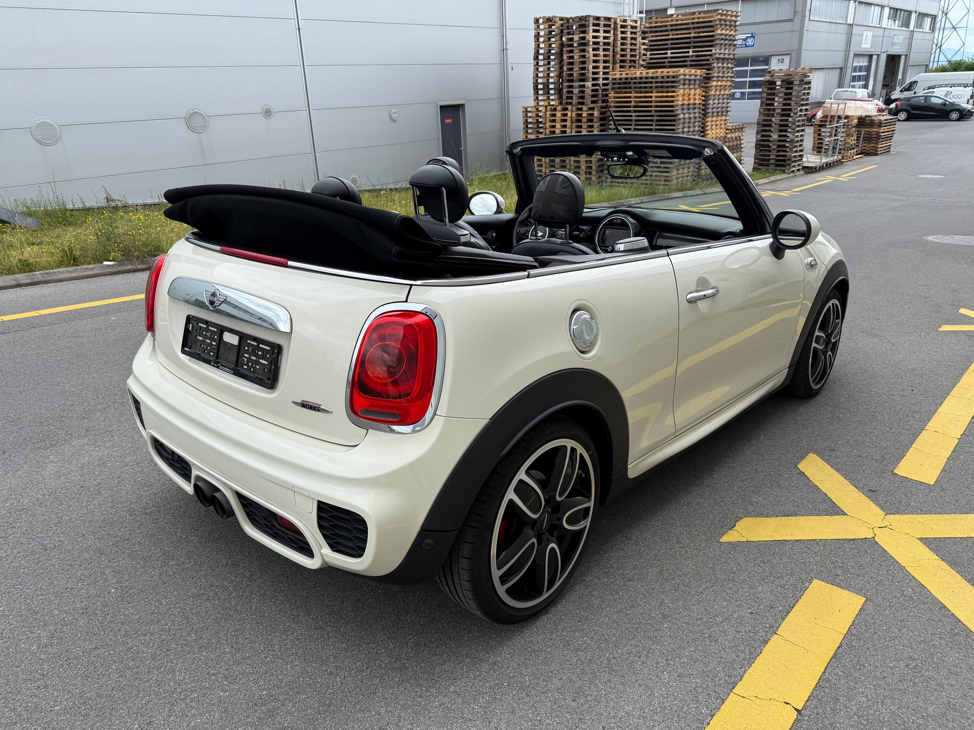MINI Cooper John Cooper Works Cabriolet Steptronic(M)-showroom-element-3