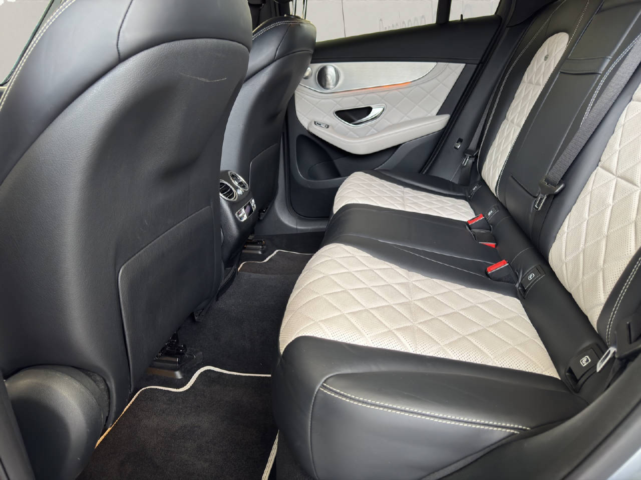 MERCEDES-BENZ GLC 250 d AMG-Line 4x4-image-19