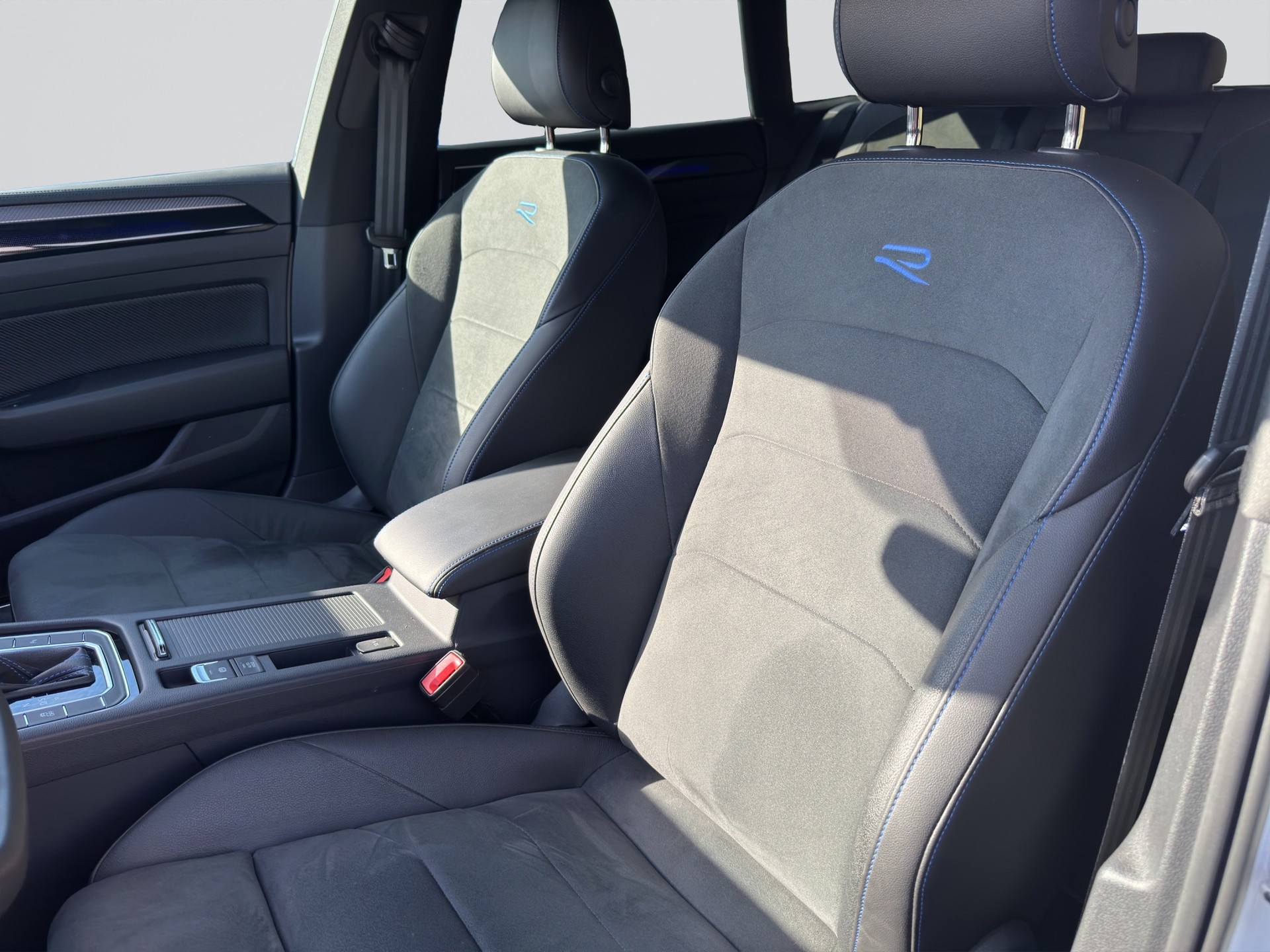 VW Arteon SB 2.0 TSI R 4Motion DSG-image-5