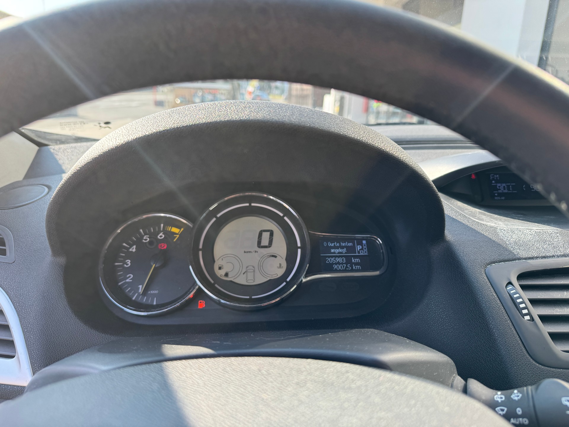 RENAULT Mégane 2.0 16V Dynamique CVT-image-9