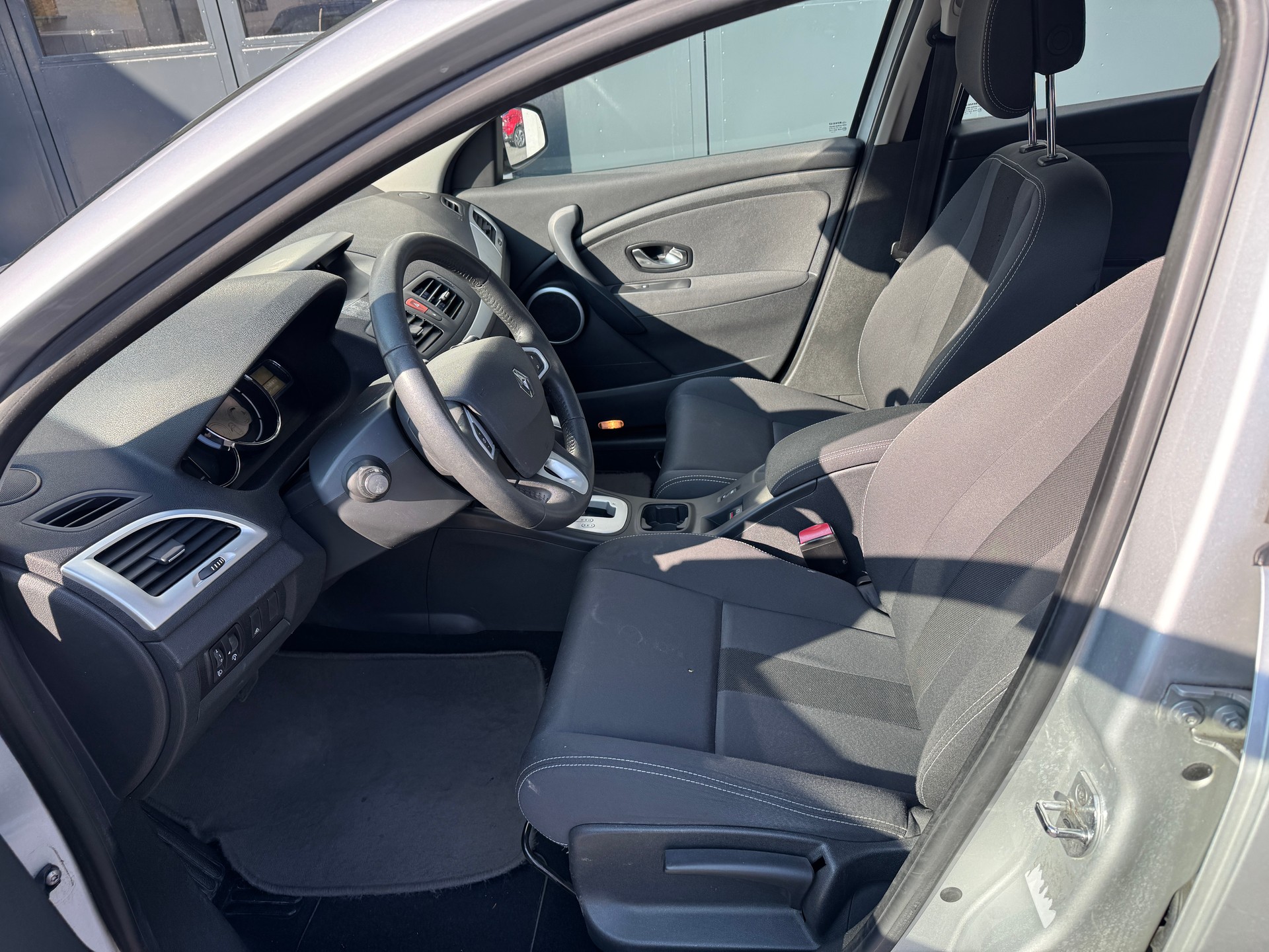 RENAULT Mégane 2.0 16V Dynamique CVT-image-8