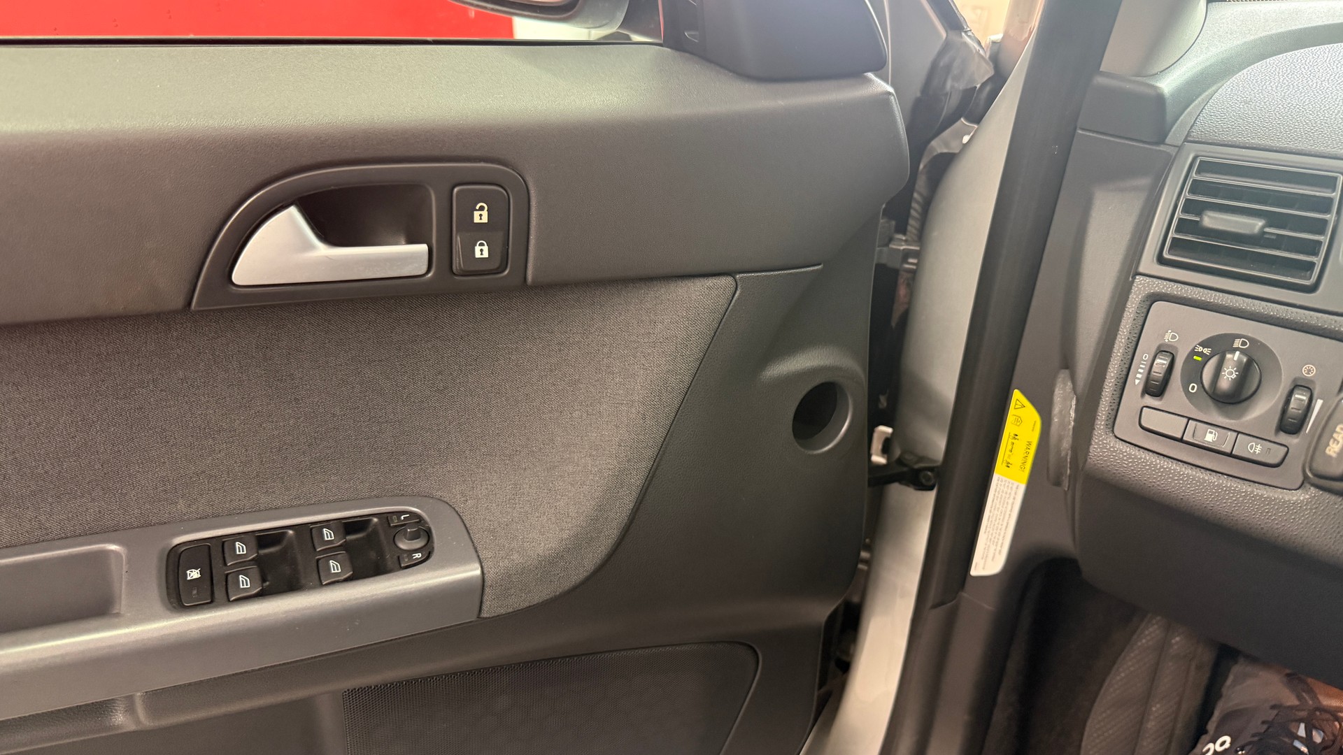 VOLVO S40 1.8 Momentum, gepflegtes CH Fahrzeug aus 1 Hand immer bei Volvo gewartet-image-19