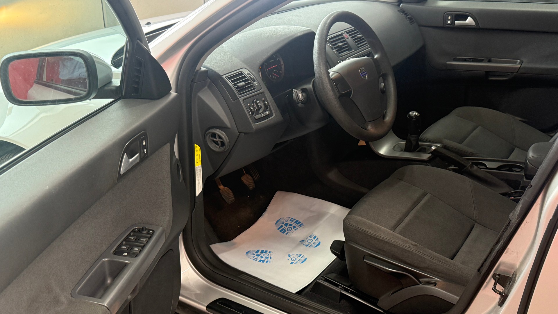 VOLVO S40 1.8 Momentum, gepflegtes CH Fahrzeug aus 1 Hand immer bei Volvo gewartet-image-6