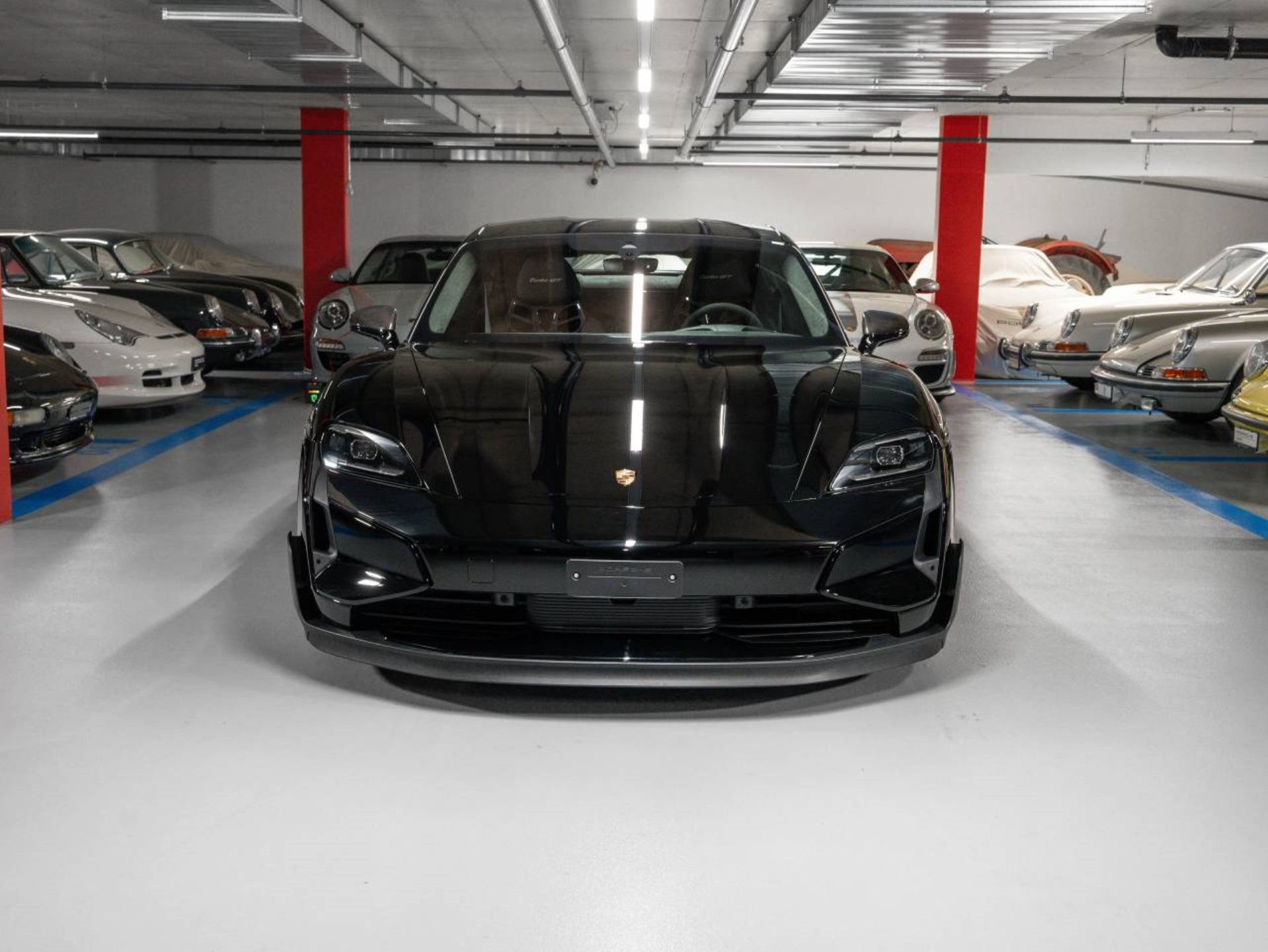 PORSCHE Taycan Turbo GT avec Paquet-Weissach-showroom-element-1