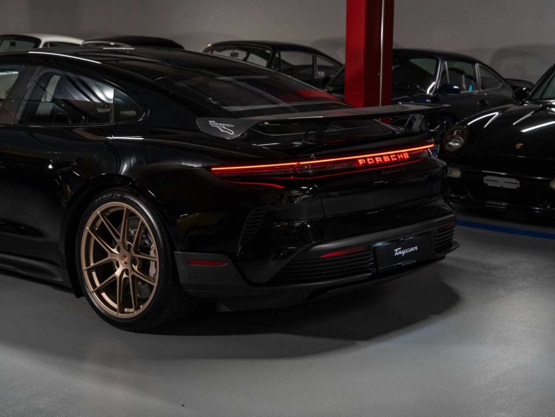 PORSCHE Taycan Turbo GT avec Paquet-Weissach-image-24