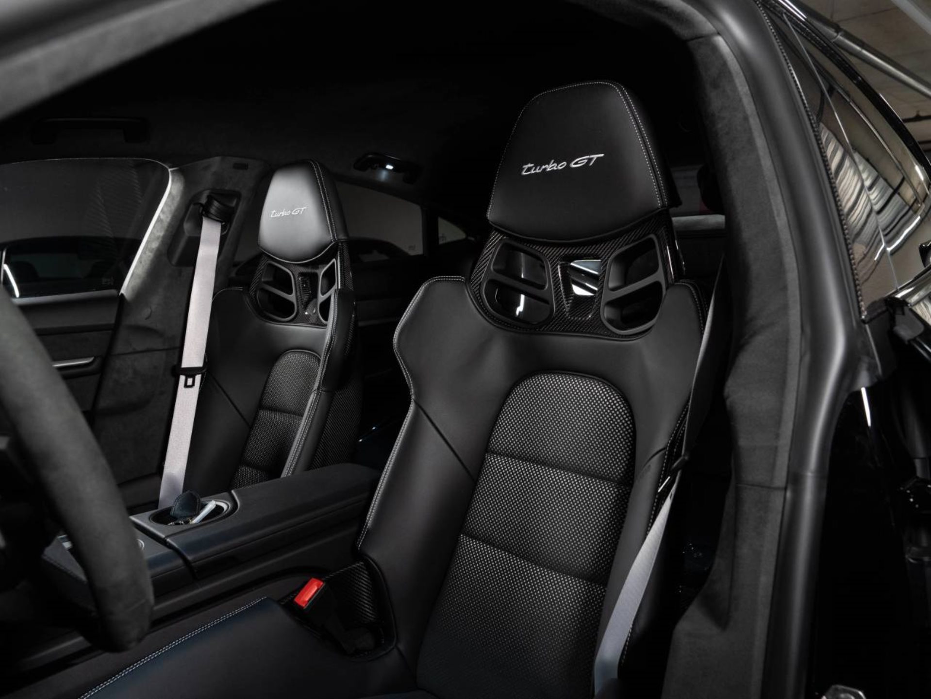 PORSCHE Taycan Turbo GT avec Paquet-Weissach-image-4