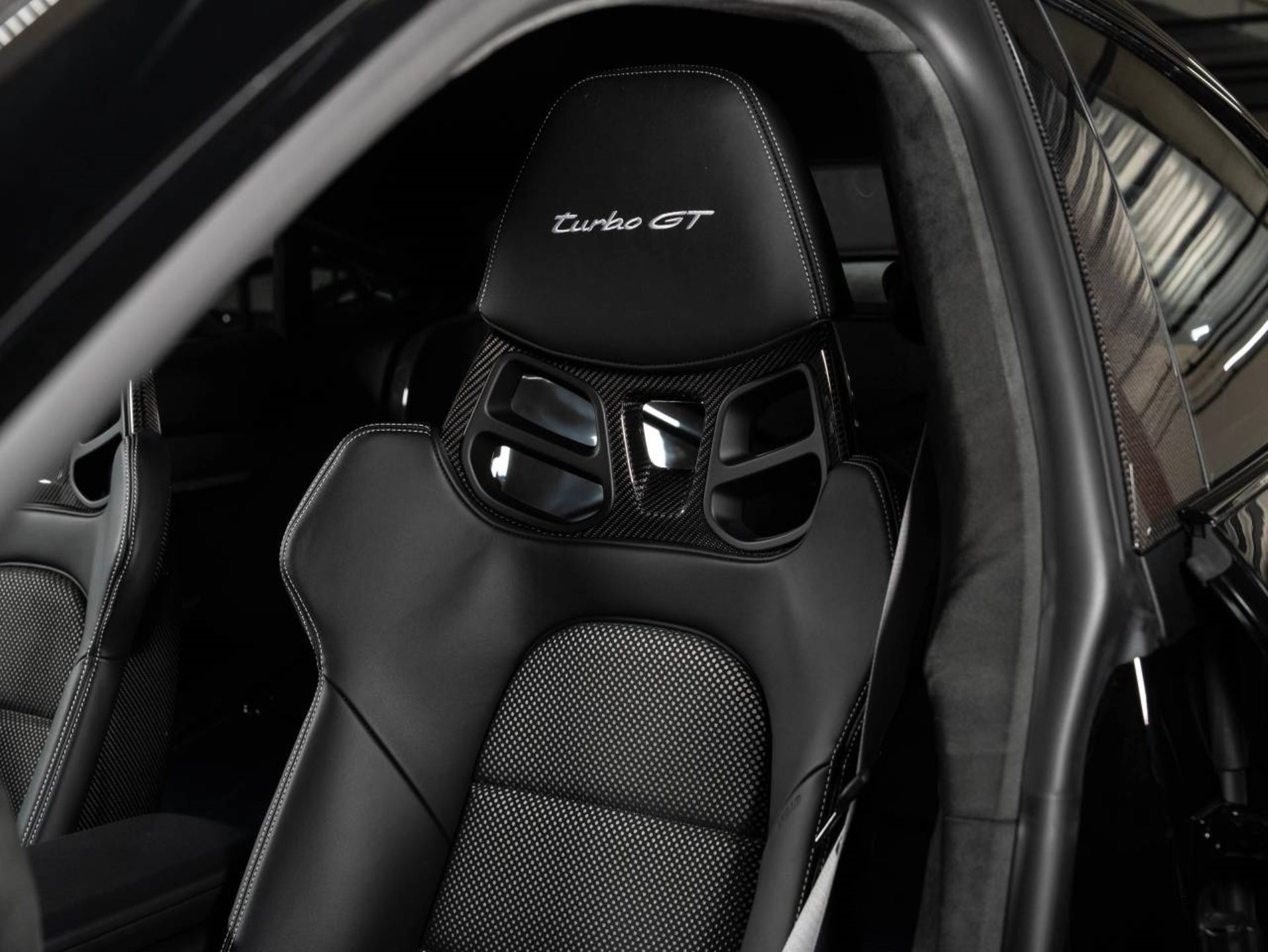 PORSCHE Taycan Turbo GT avec Paquet-Weissach-image-14