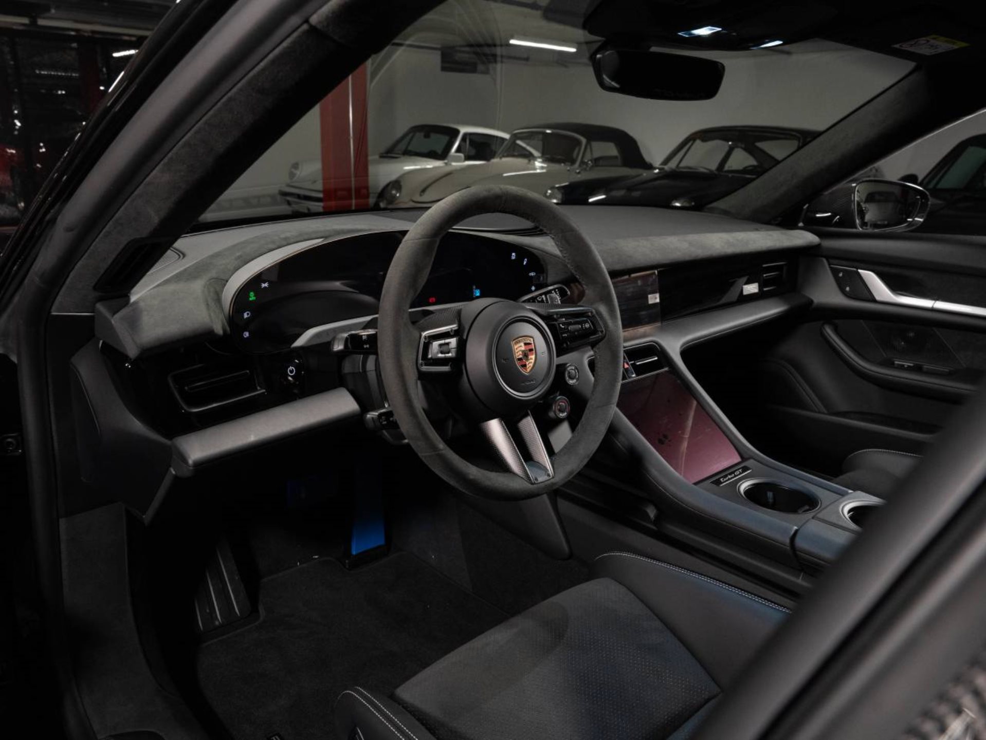 PORSCHE Taycan Turbo GT avec Paquet-Weissach-showroom-element-3