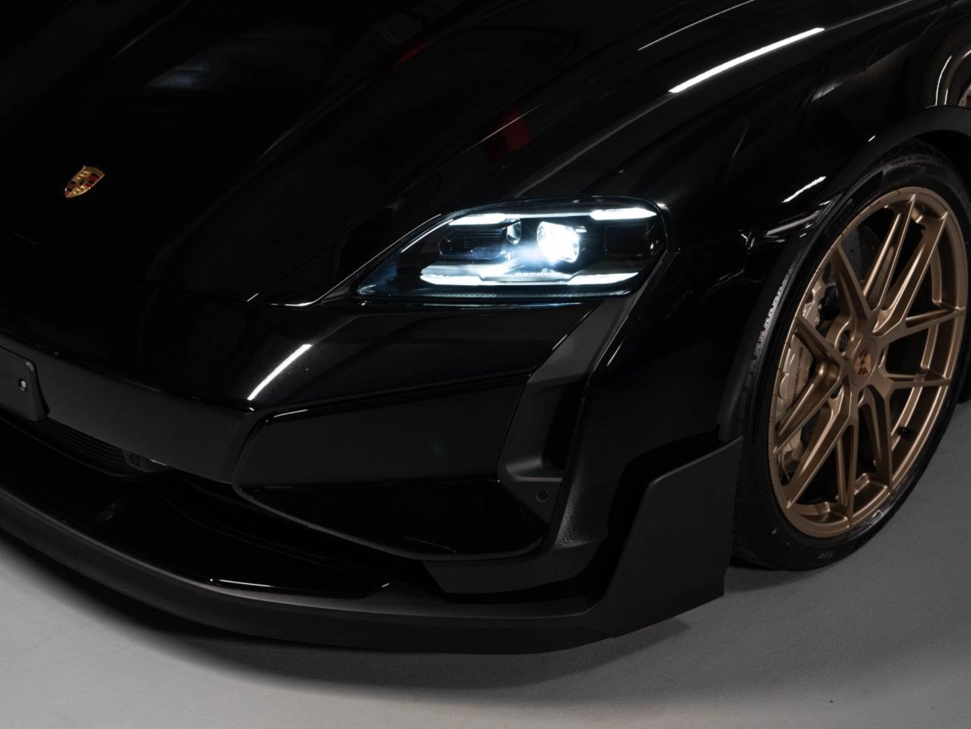 PORSCHE Taycan Turbo GT avec Paquet-Weissach-image-21