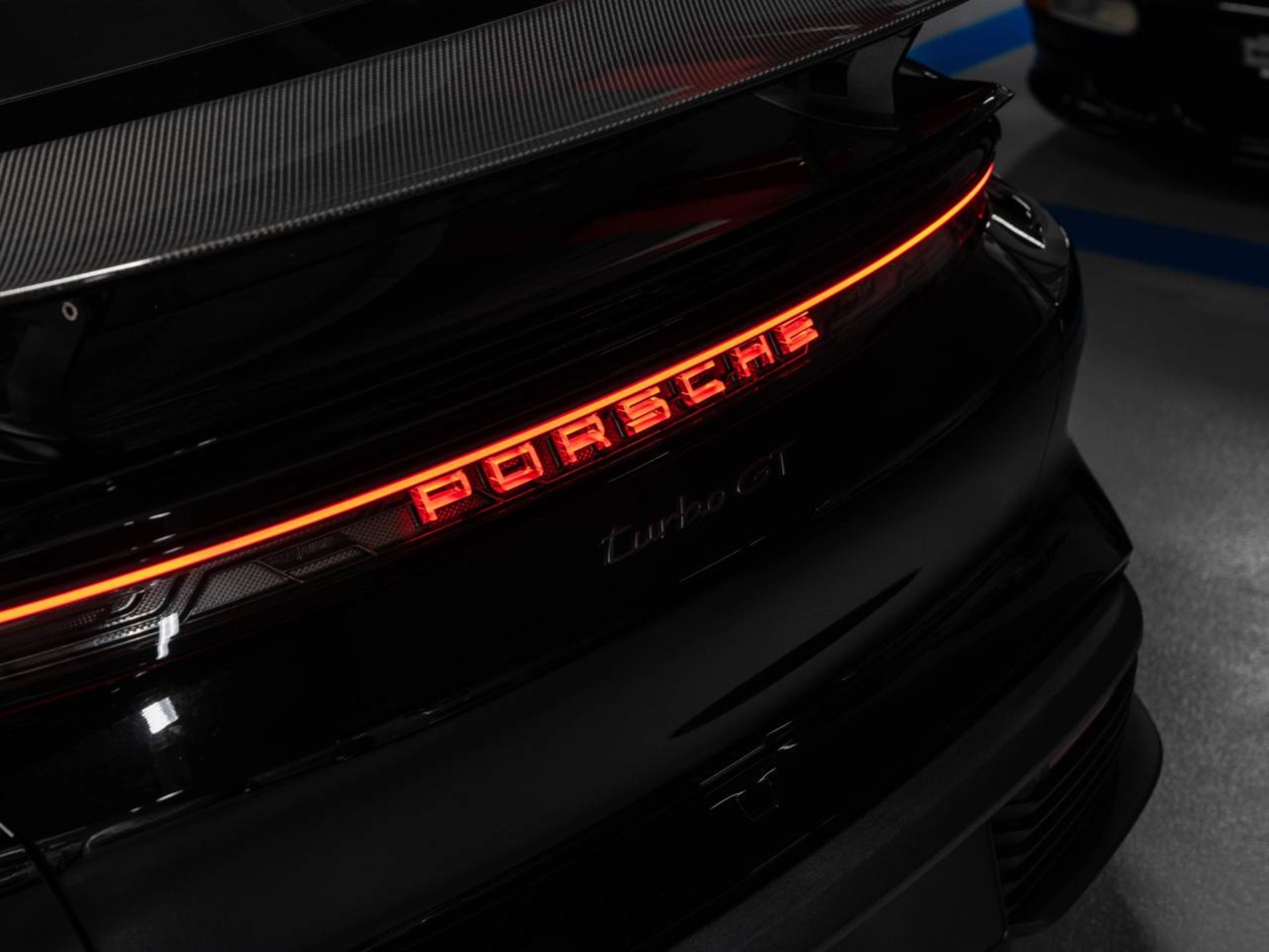 PORSCHE Taycan Turbo GT avec Paquet-Weissach-image-23