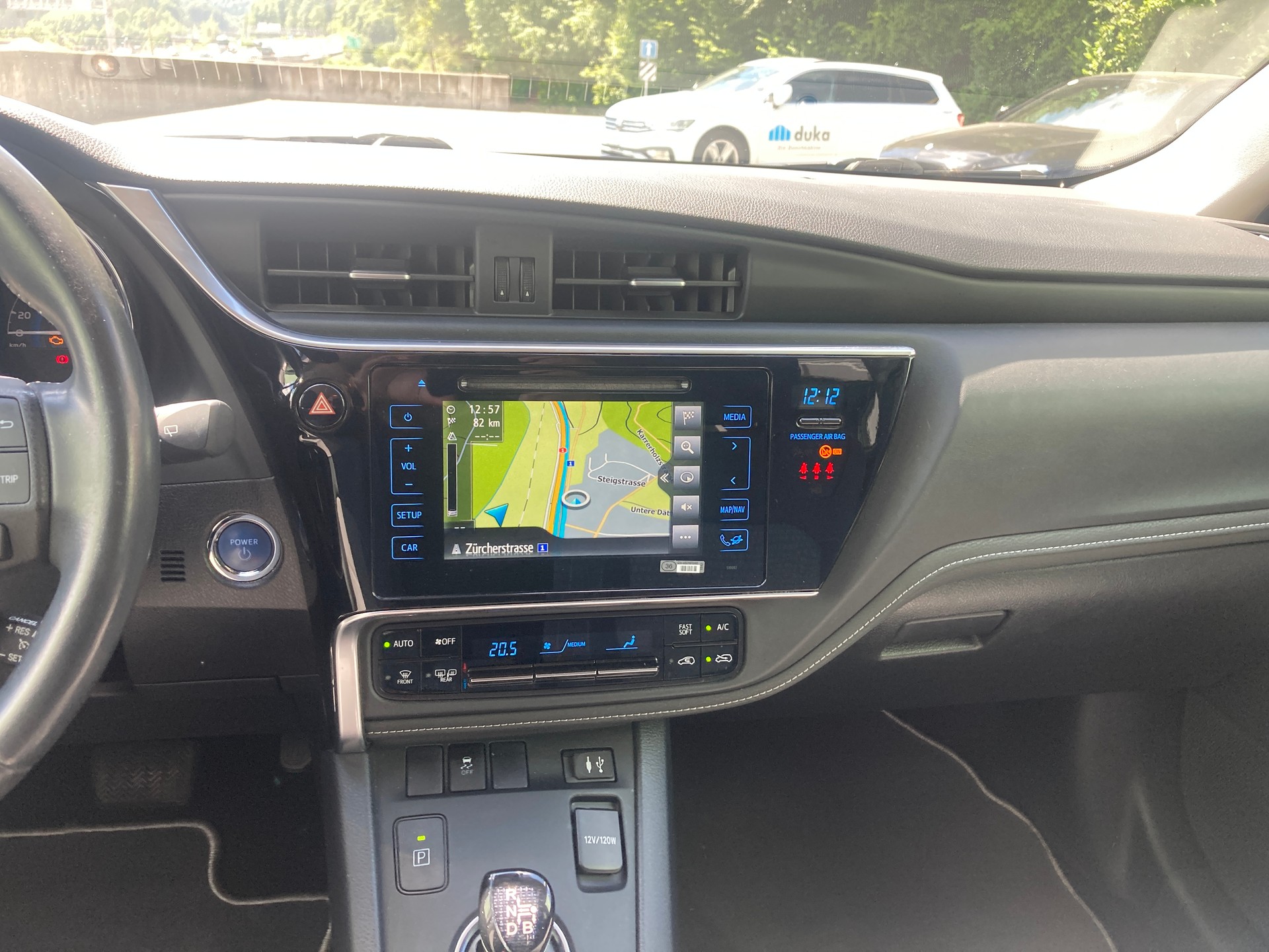 TOYOTA Auris 1.8 HSD Trend e-CVT-image-17