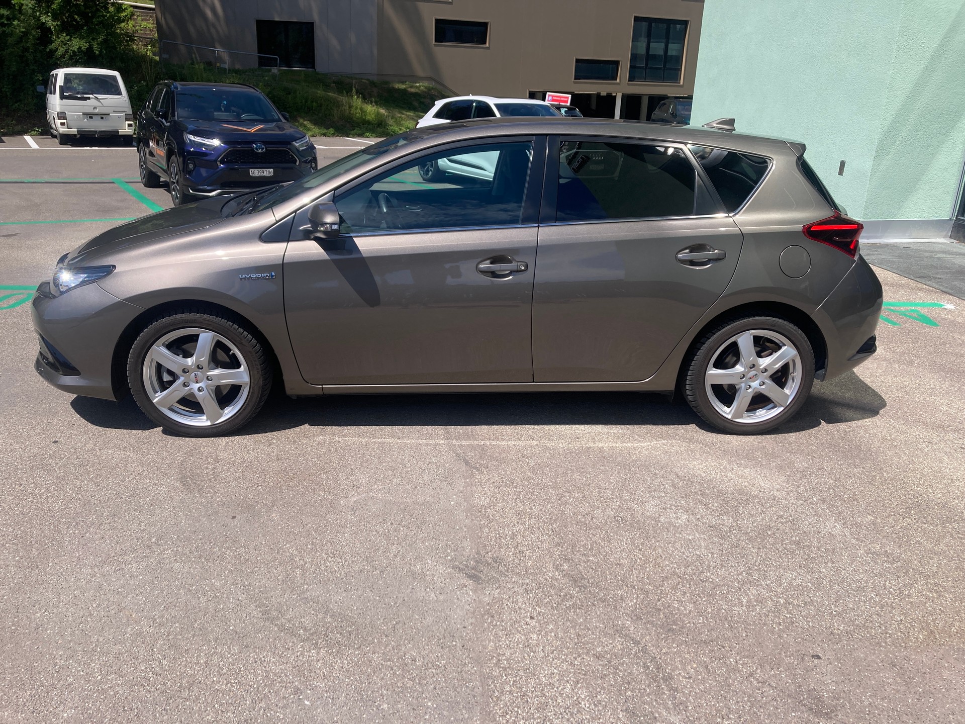 TOYOTA Auris 1.8 HSD Trend e-CVT-showroom-element-3