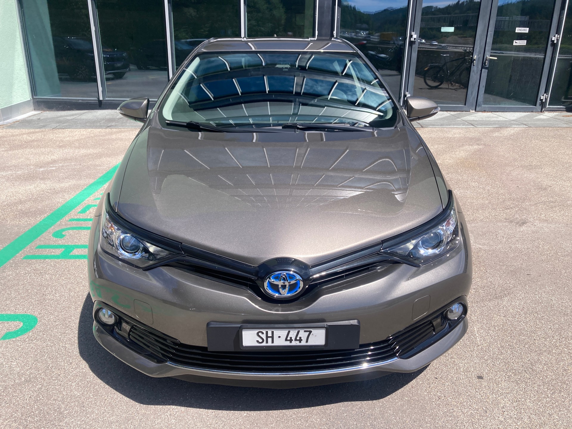 TOYOTA Auris 1.8 HSD Trend e-CVT-showroom-element-1