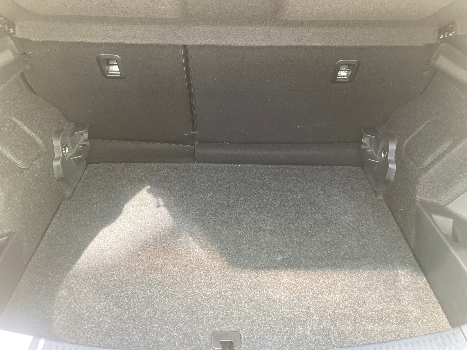TOYOTA Auris 1.8 HSD Trend e-CVT-image-18