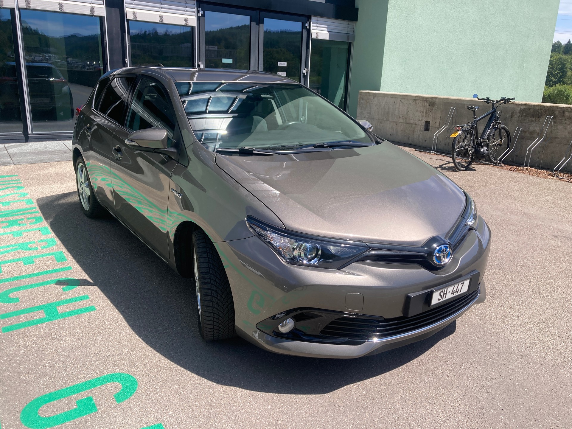TOYOTA Auris 1.8 HSD Trend e-CVT