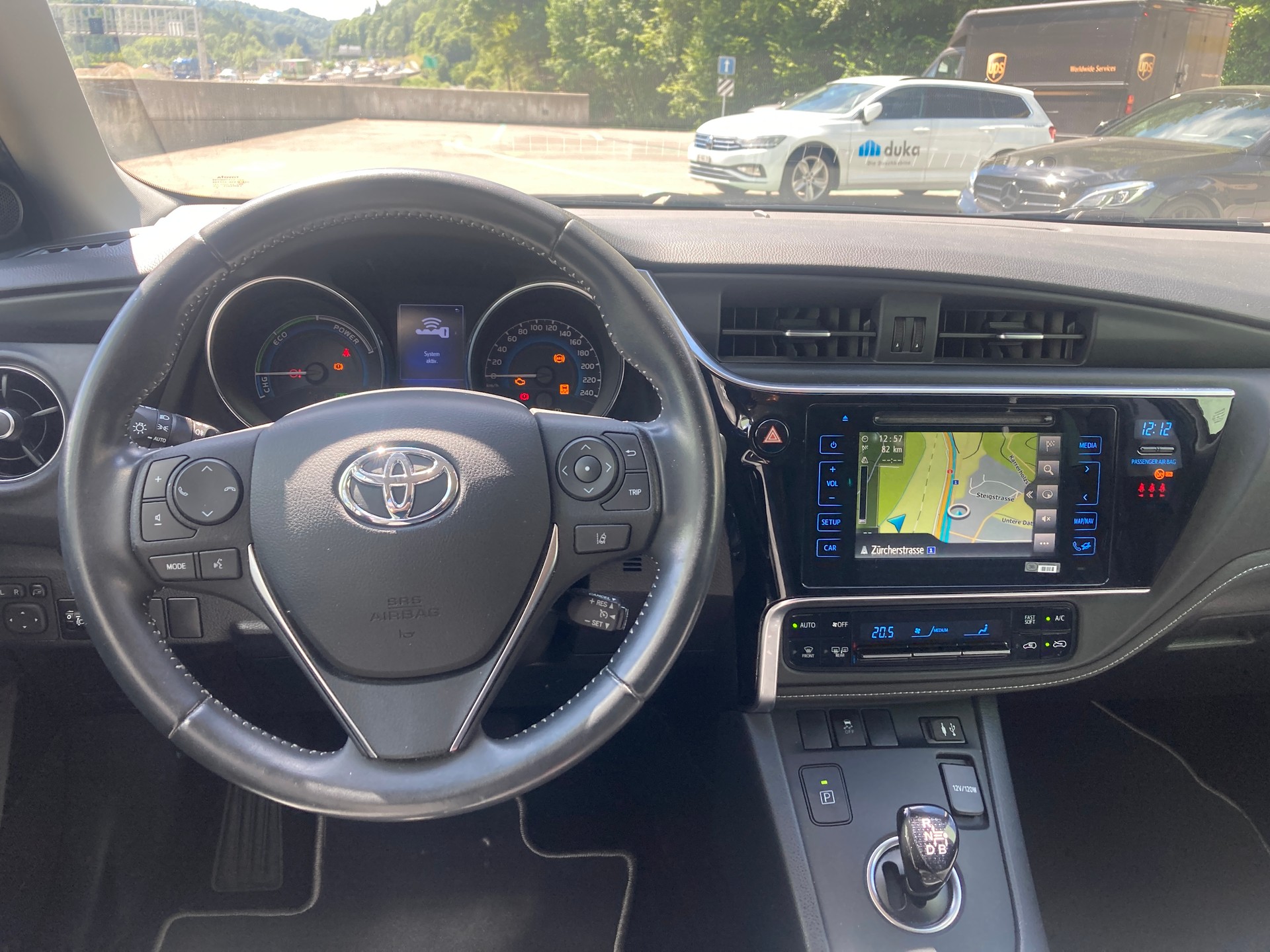 TOYOTA Auris 1.8 HSD Trend e-CVT-image-16