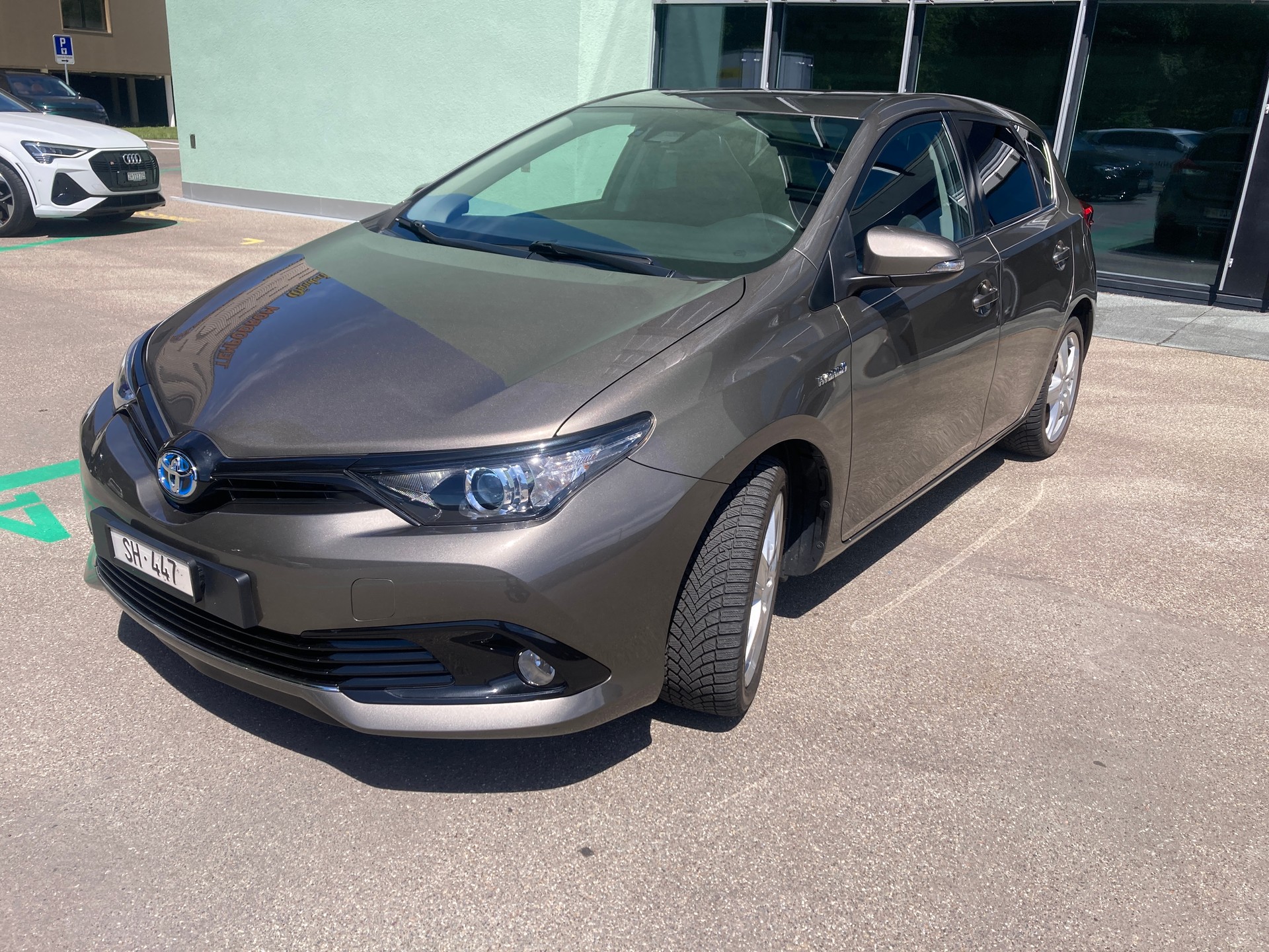 TOYOTA Auris 1.8 HSD Trend e-CVT-showroom-element-2