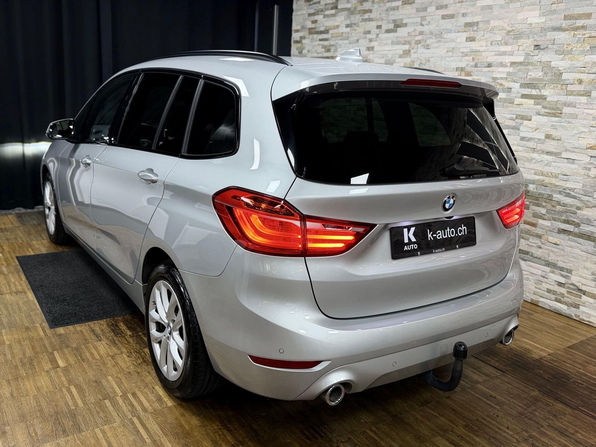 BMW 220d xDrive Gran Tourer Steptronic Sport Line-showroom-element-1