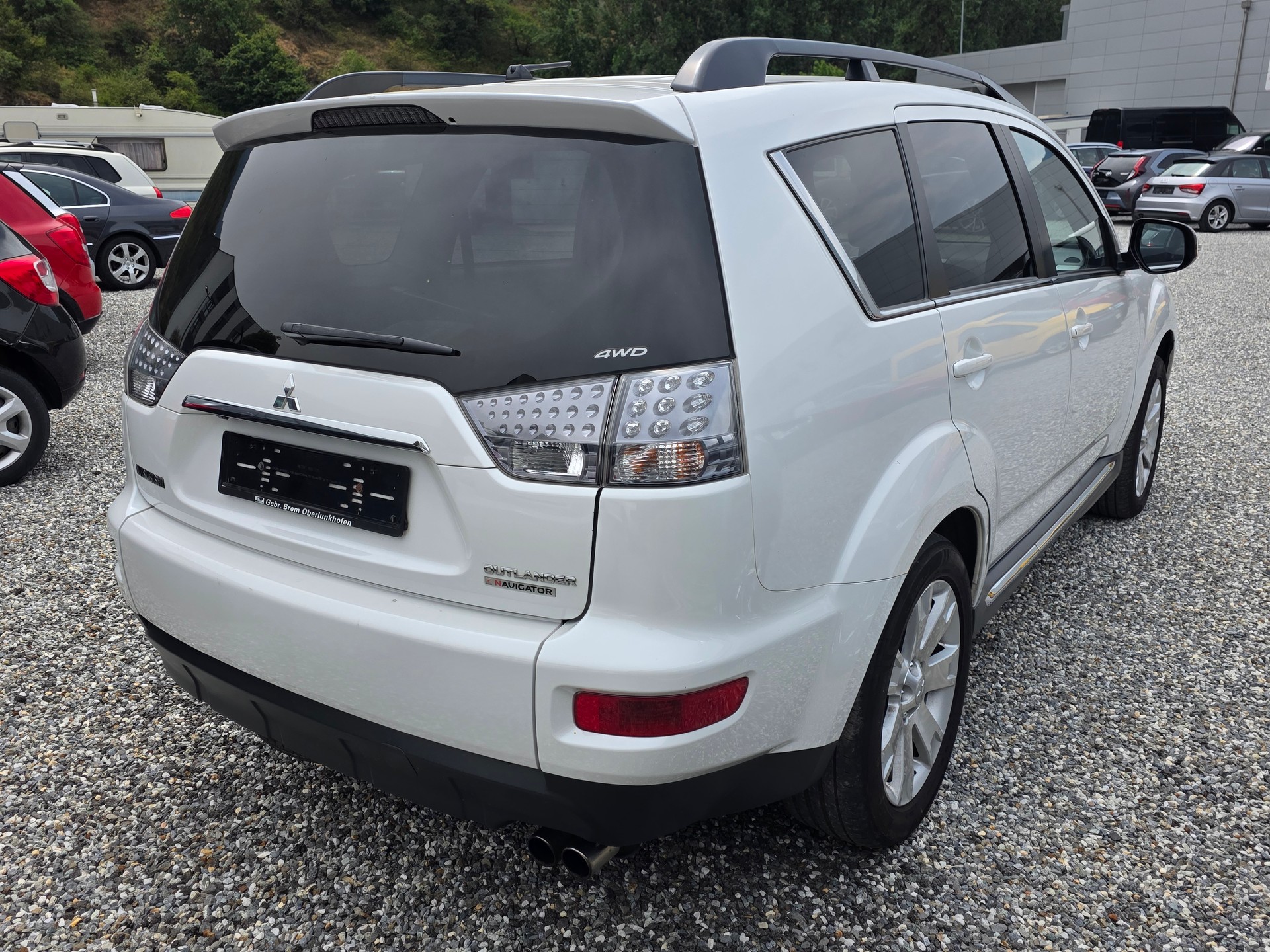 MITSUBISHI Outlander 2.2 DID Navigator 4WD TC-SST-image-3