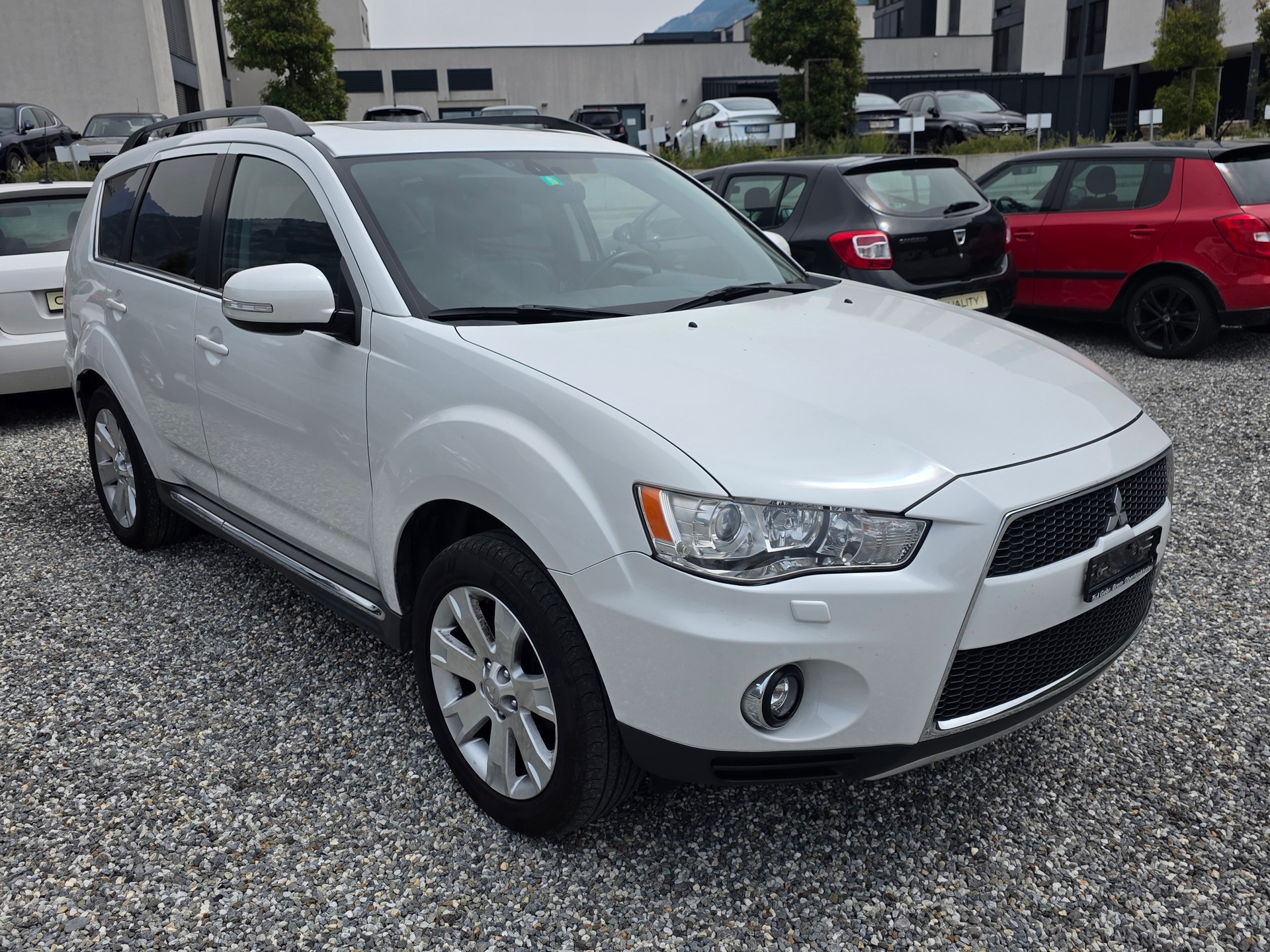 MITSUBISHI Outlander 2.2 DID Navigator 4WD TC-SST-image-4