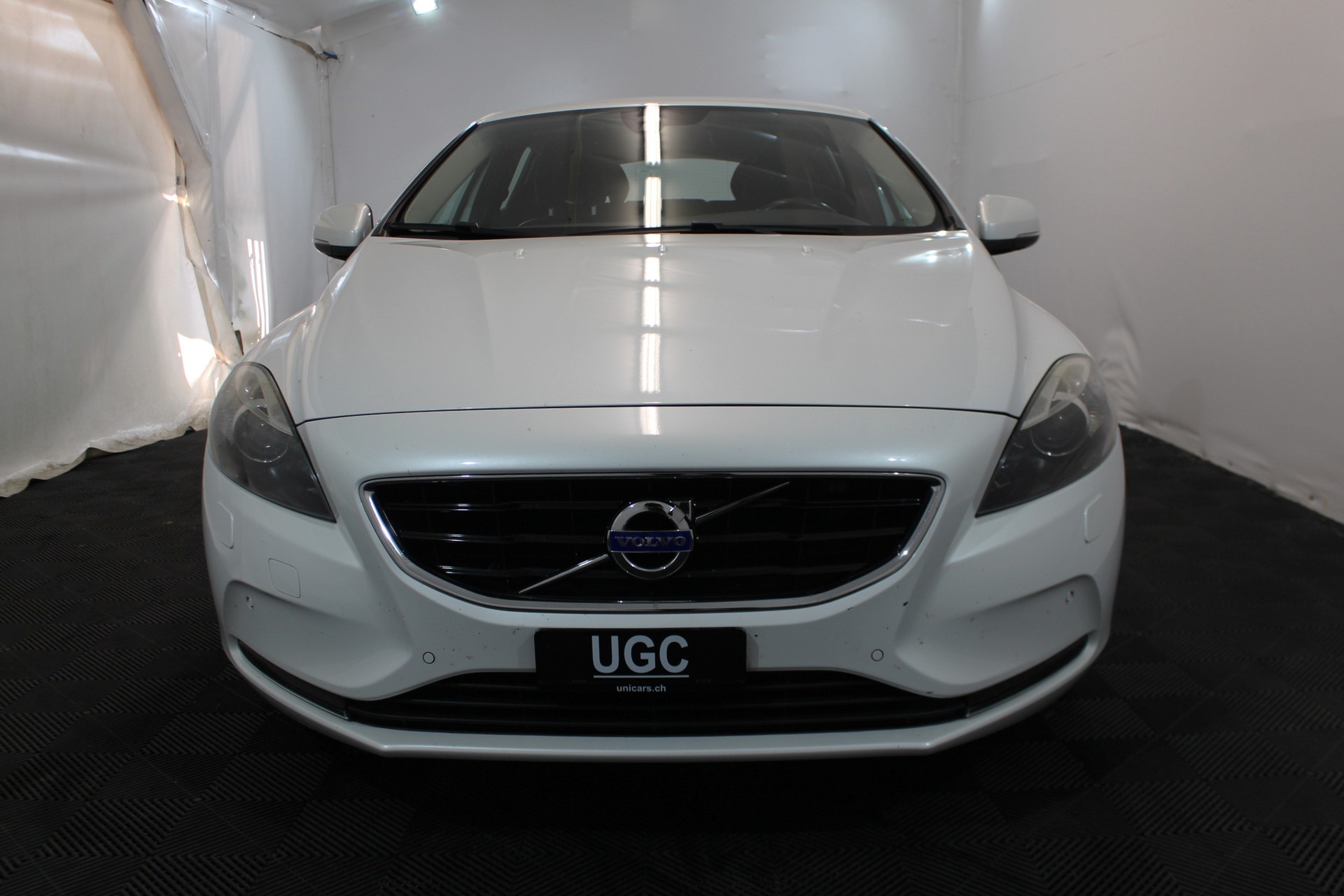VOLVO V40 1.6 T4 Momentum S/S-showroom-element-1