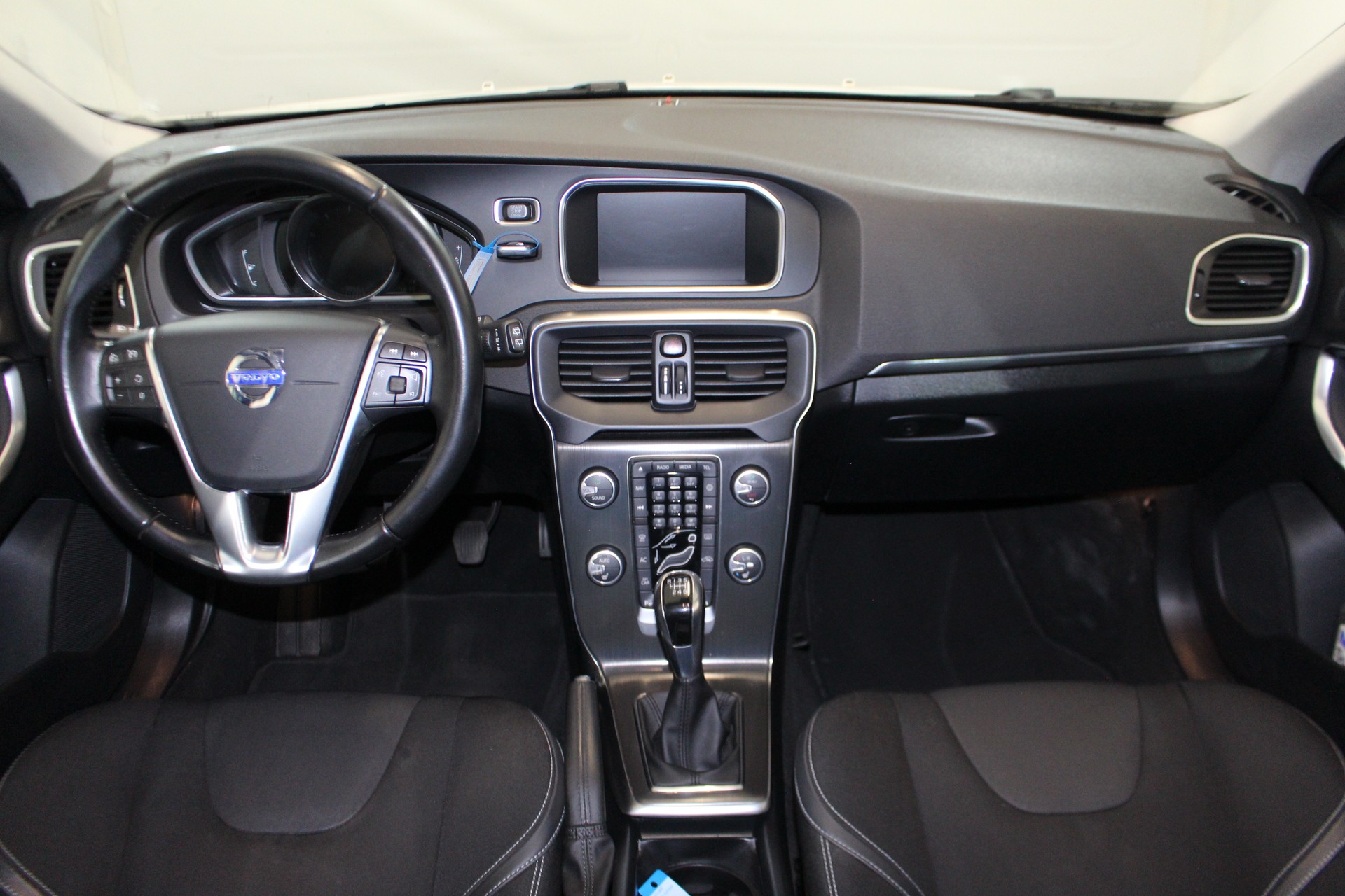 VOLVO V40 1.6 T4 Momentum S/S-image-12