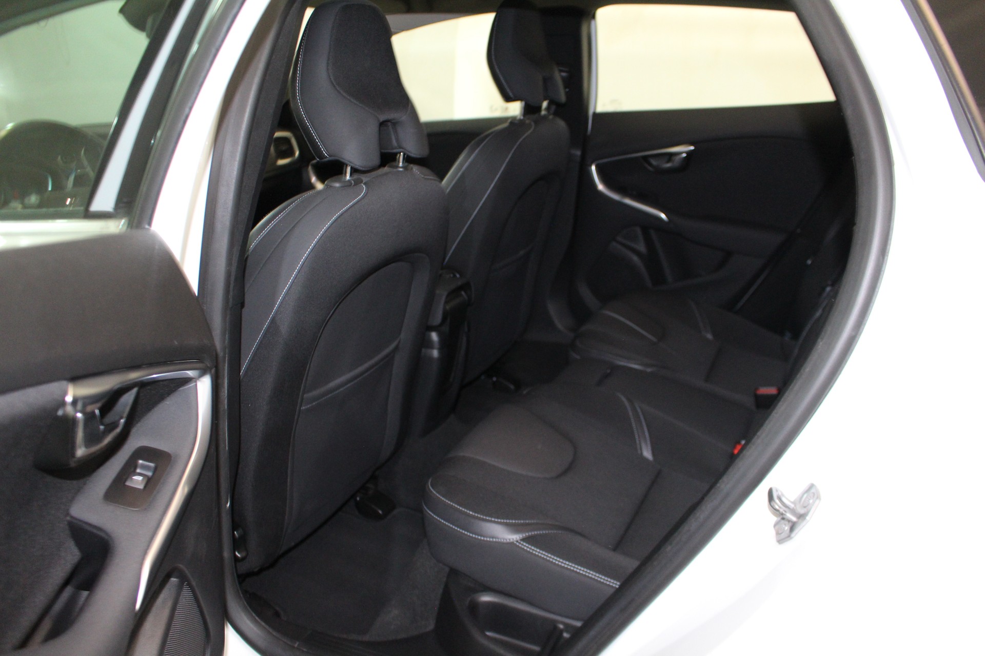 VOLVO V40 1.6 T4 Momentum S/S-image-7