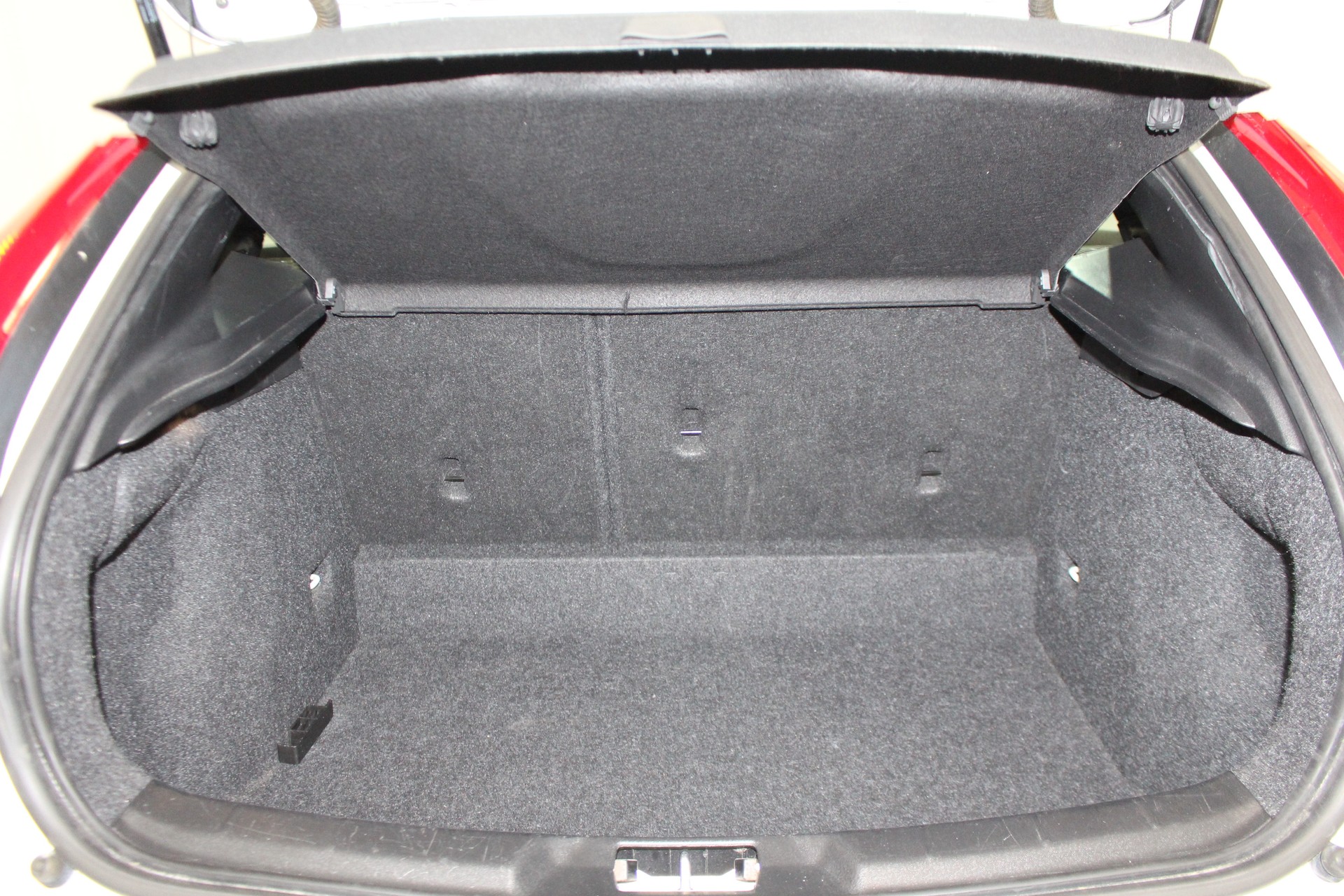VOLVO V40 1.6 T4 Momentum S/S-image-8