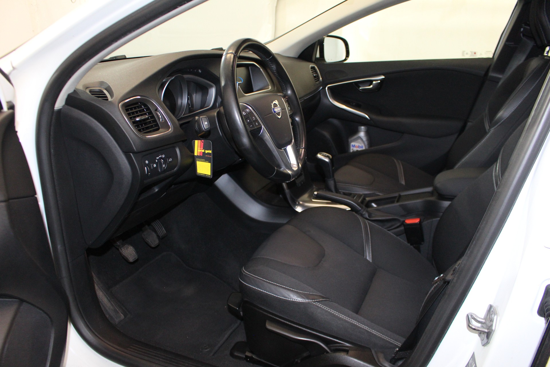 VOLVO V40 1.6 T4 Momentum S/S-image-6