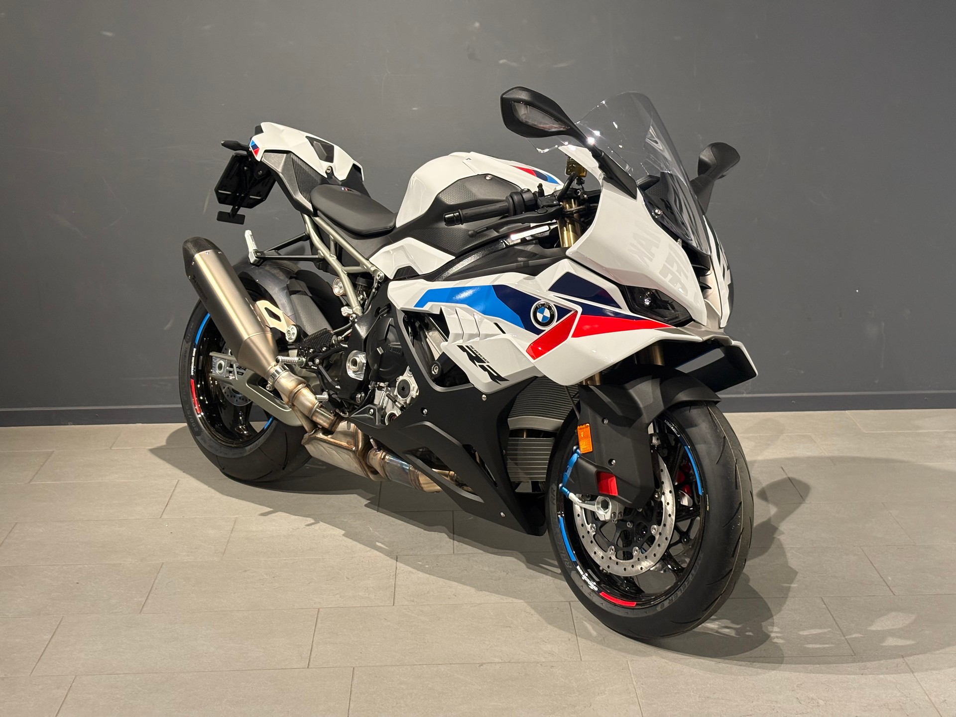 BMW S 1000 RR-showroom-element-2