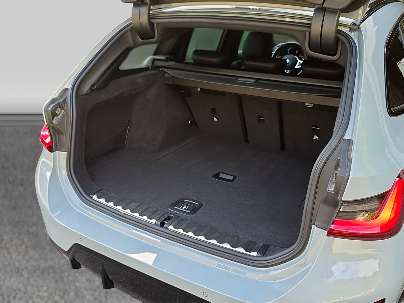 BMW 330i Touring xDrive Steptronic M Sport-image-6
