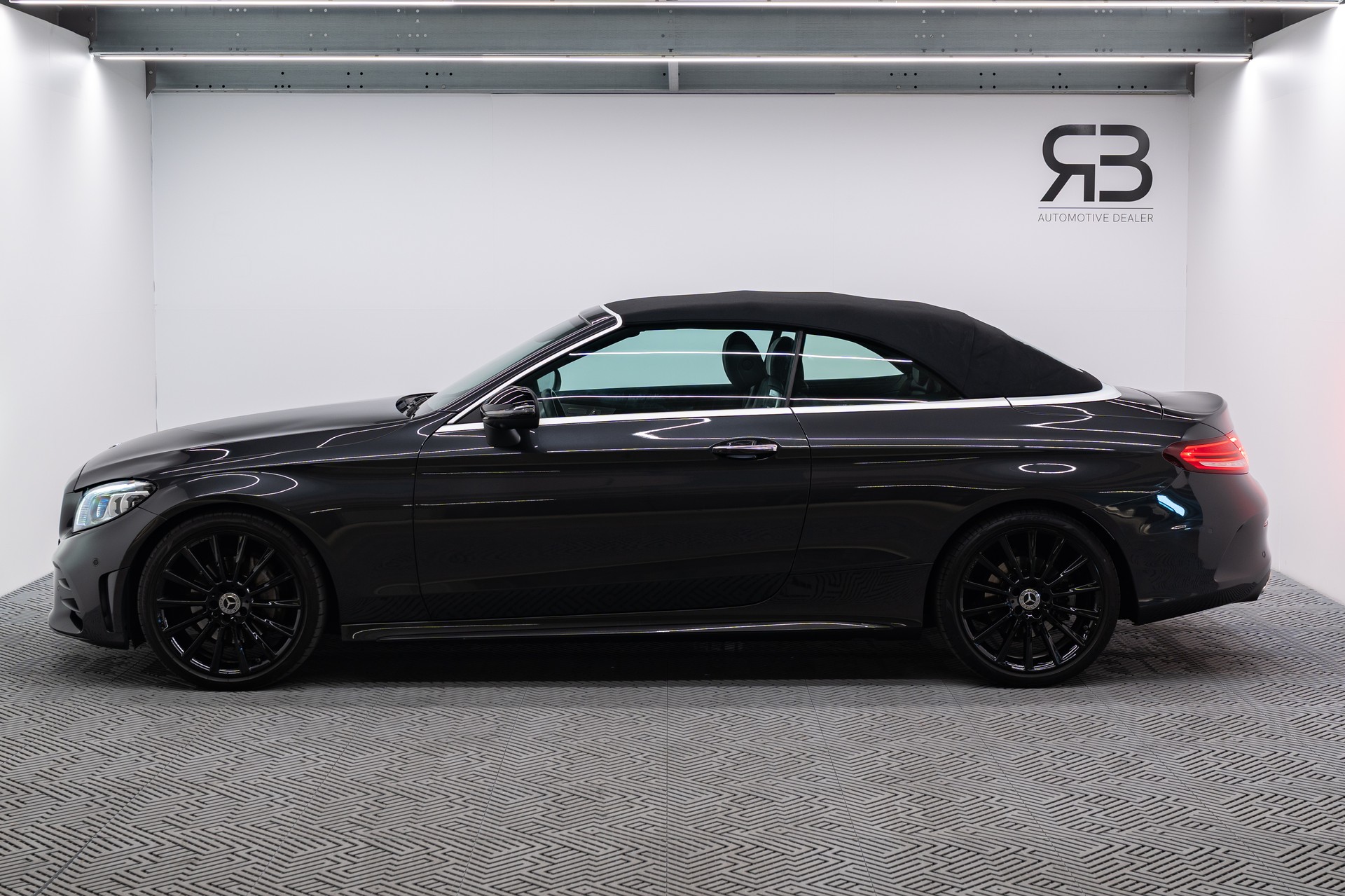 MERCEDES-BENZ C 200 AMG Line Cabriolet 4Matic 9G-Tronic-image-2