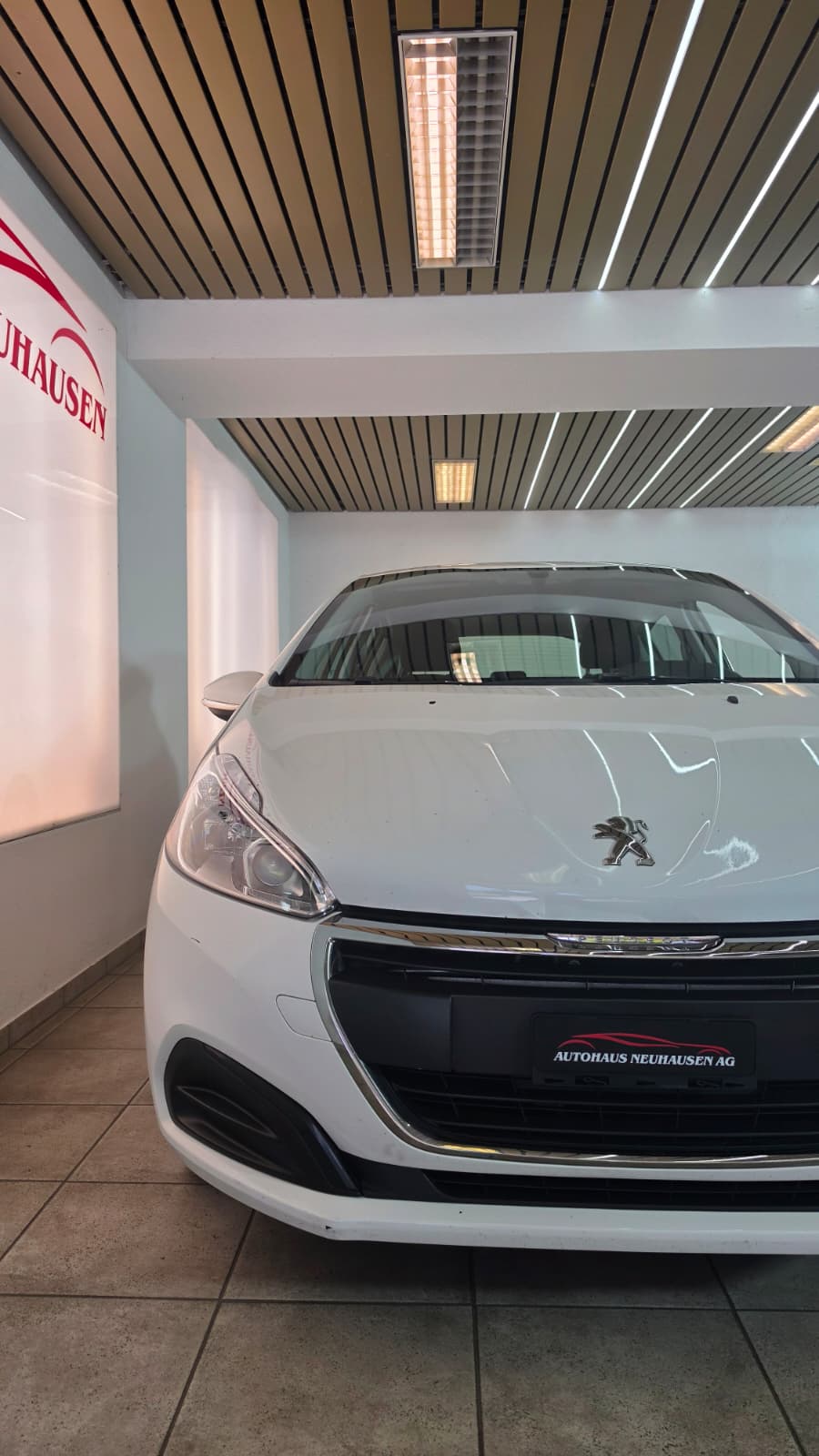 PEUGEOT 208 1.2 PureTech Style ETG5, Schweizer Fahrzeug, Frisch ab MFK und Frisch ab Service inkl neuem Zahnriemen-showroom-element-3