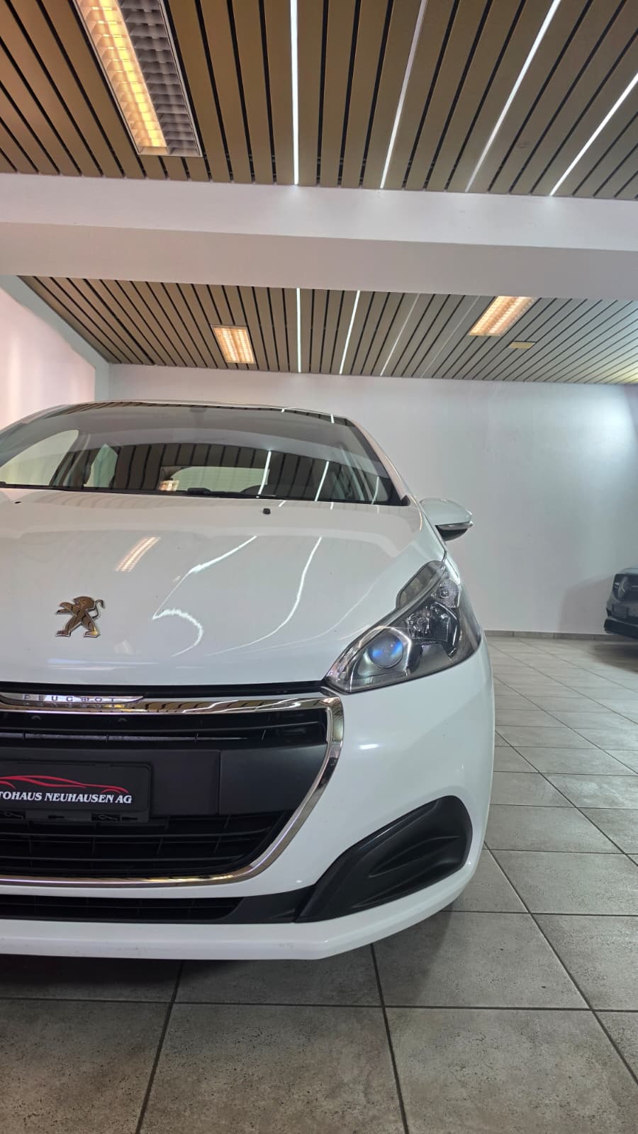 PEUGEOT 208 1.2 PureTech Style ETG5, Schweizer Fahrzeug, Frisch ab MFK und Frisch ab Service inkl neuem Zahnriemen-showroom-element-2