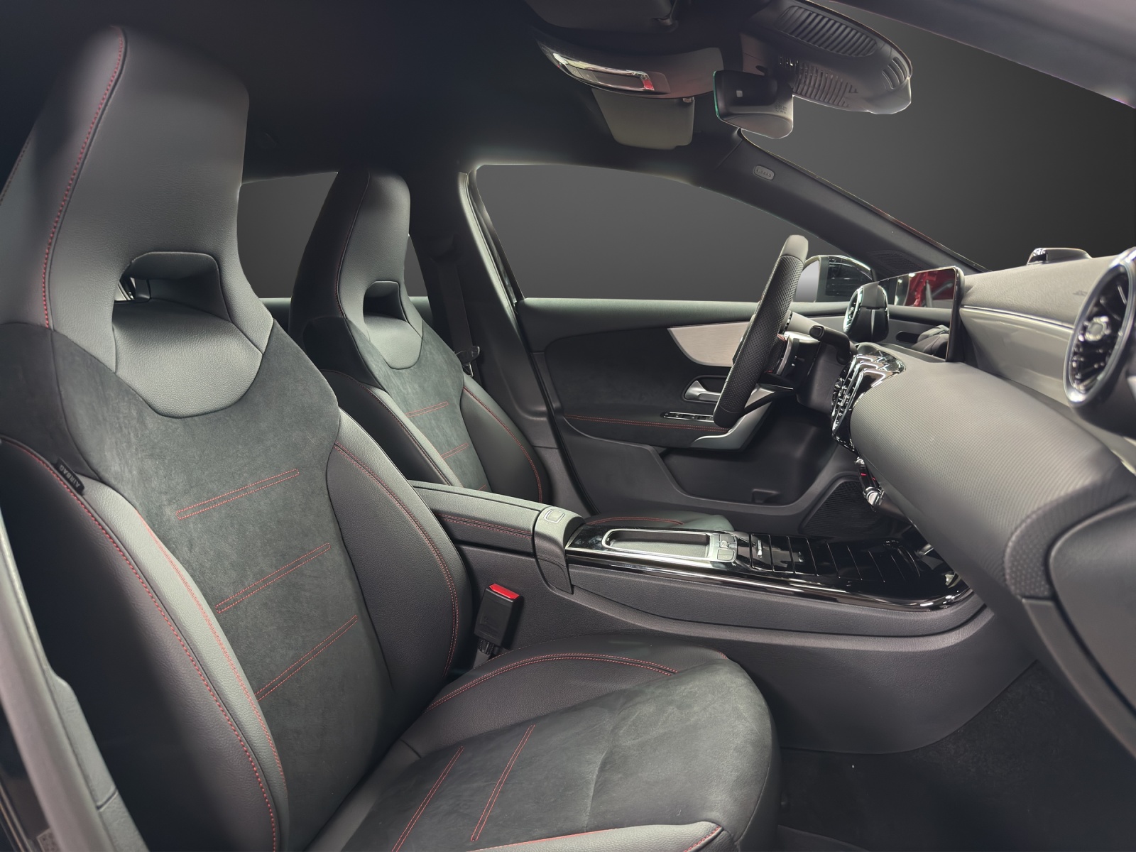 MERCEDES-BENZ A 200 Night Star 7G-DCT-image-11