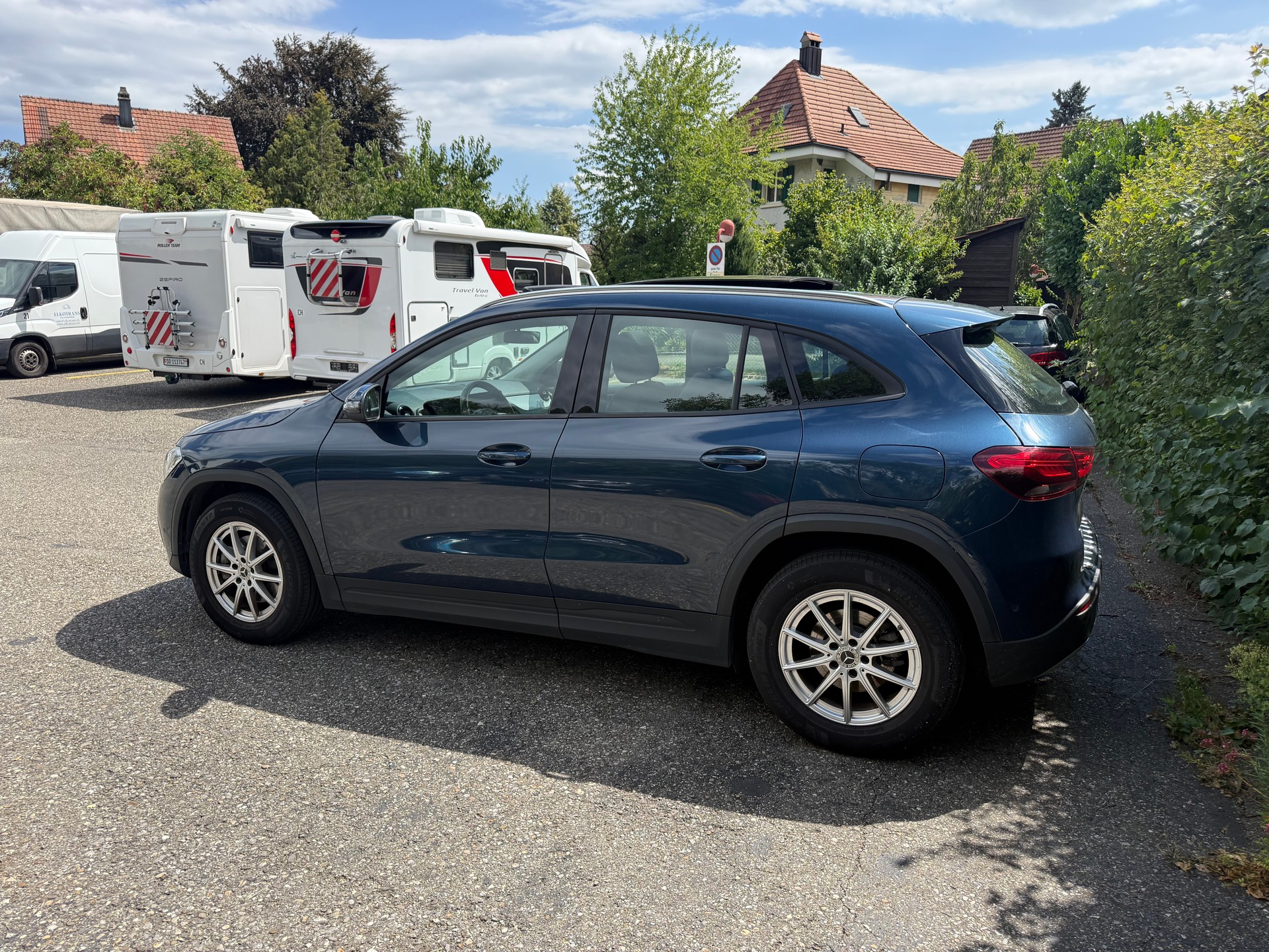 MERCEDES-BENZ GLA 200 Progressive 7G-DCT-image-3