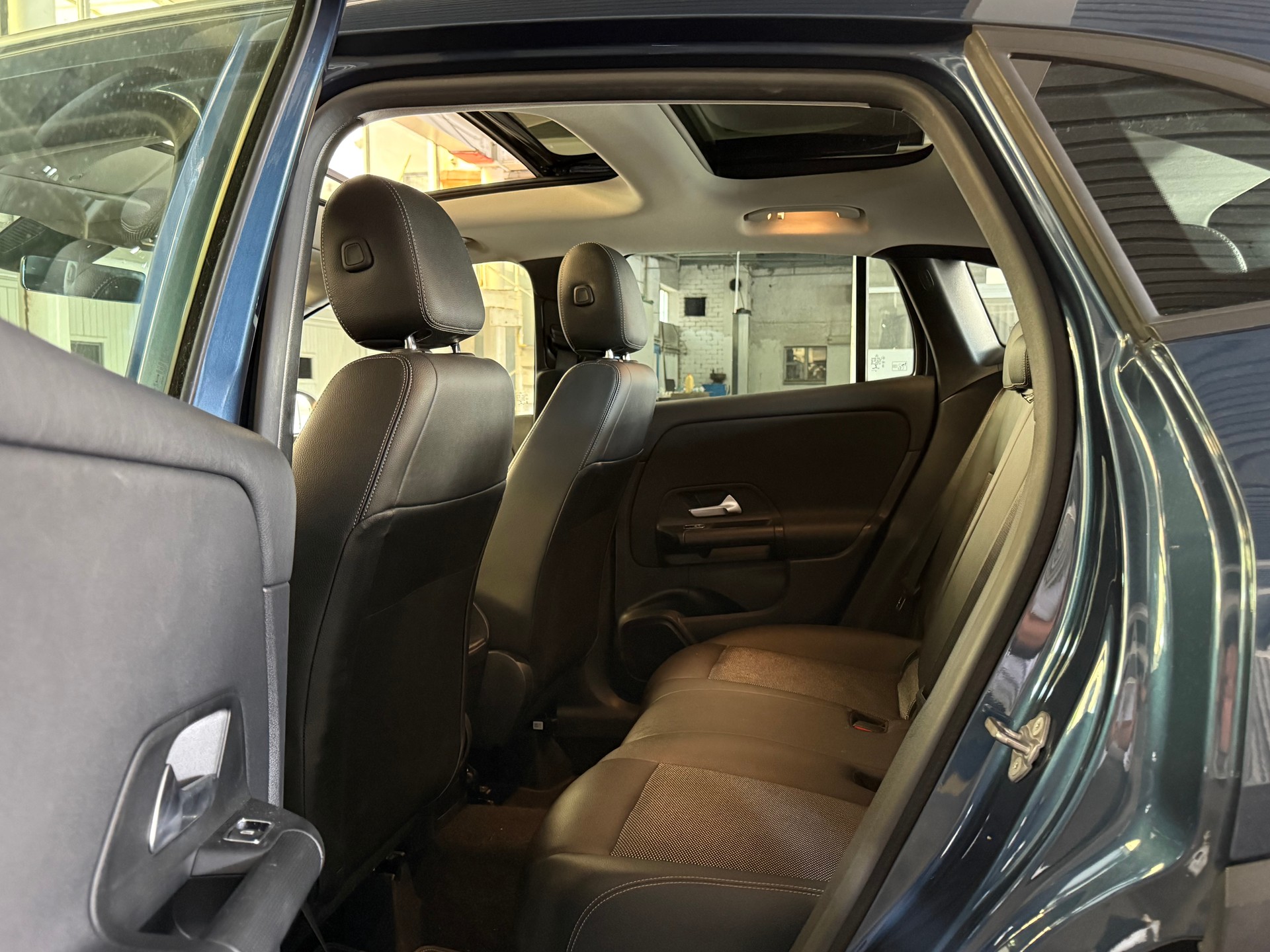 MERCEDES-BENZ GLA 200 Progressive 7G-DCT-image-10