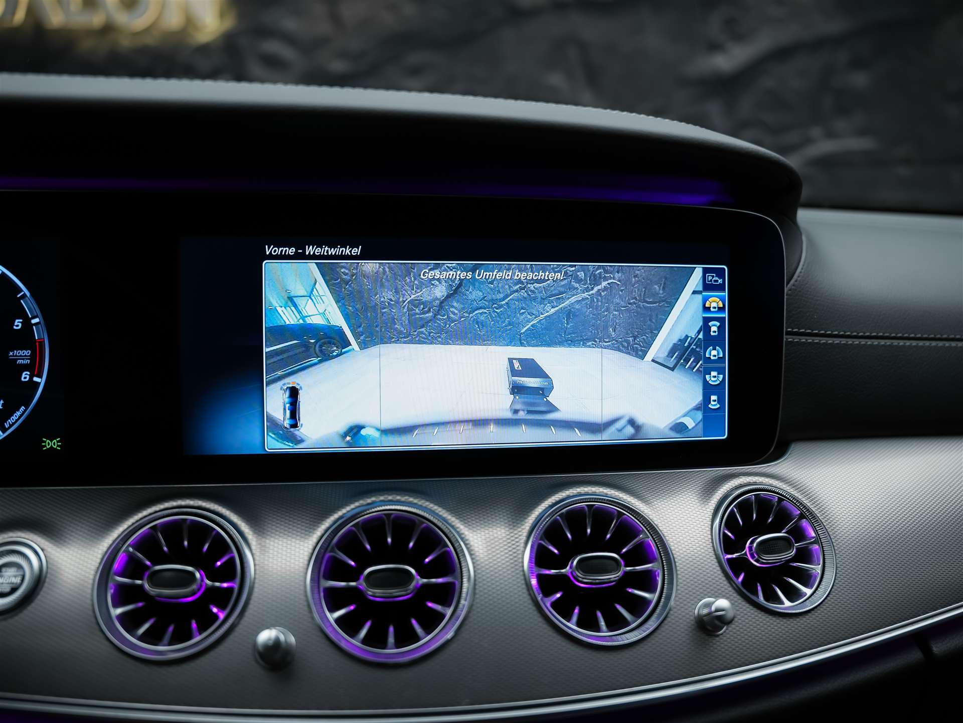 MERCEDES-BENZ E 220 d AMG Line 9G-Tronic *CH-Fahrzeug*Panorama*Head-Up*360°*-image-49