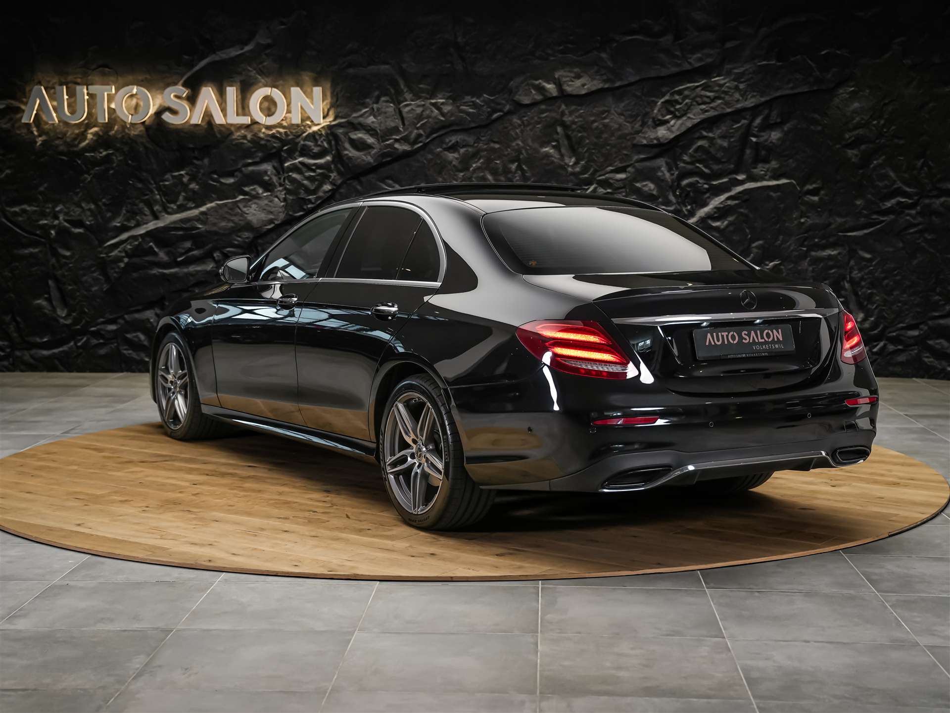 MERCEDES-BENZ E 220 d AMG Line 9G-Tronic *CH-Fahrzeug*Panorama*Head-Up*360°*-showroom-element-2