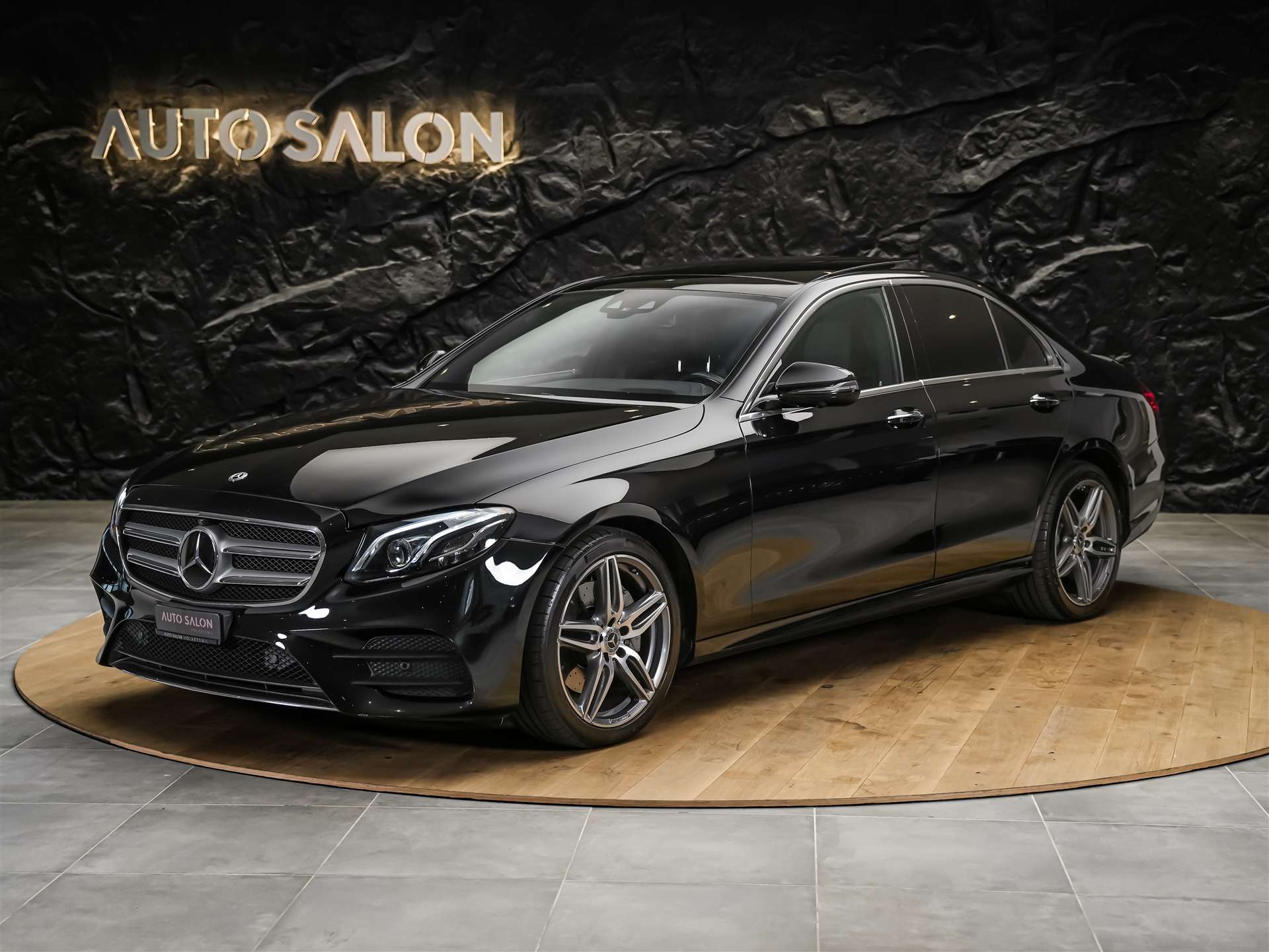 MERCEDES-BENZ E 220 d AMG Line 9G-Tronic *CH-Fahrzeug*Panorama*Head-Up*360°*