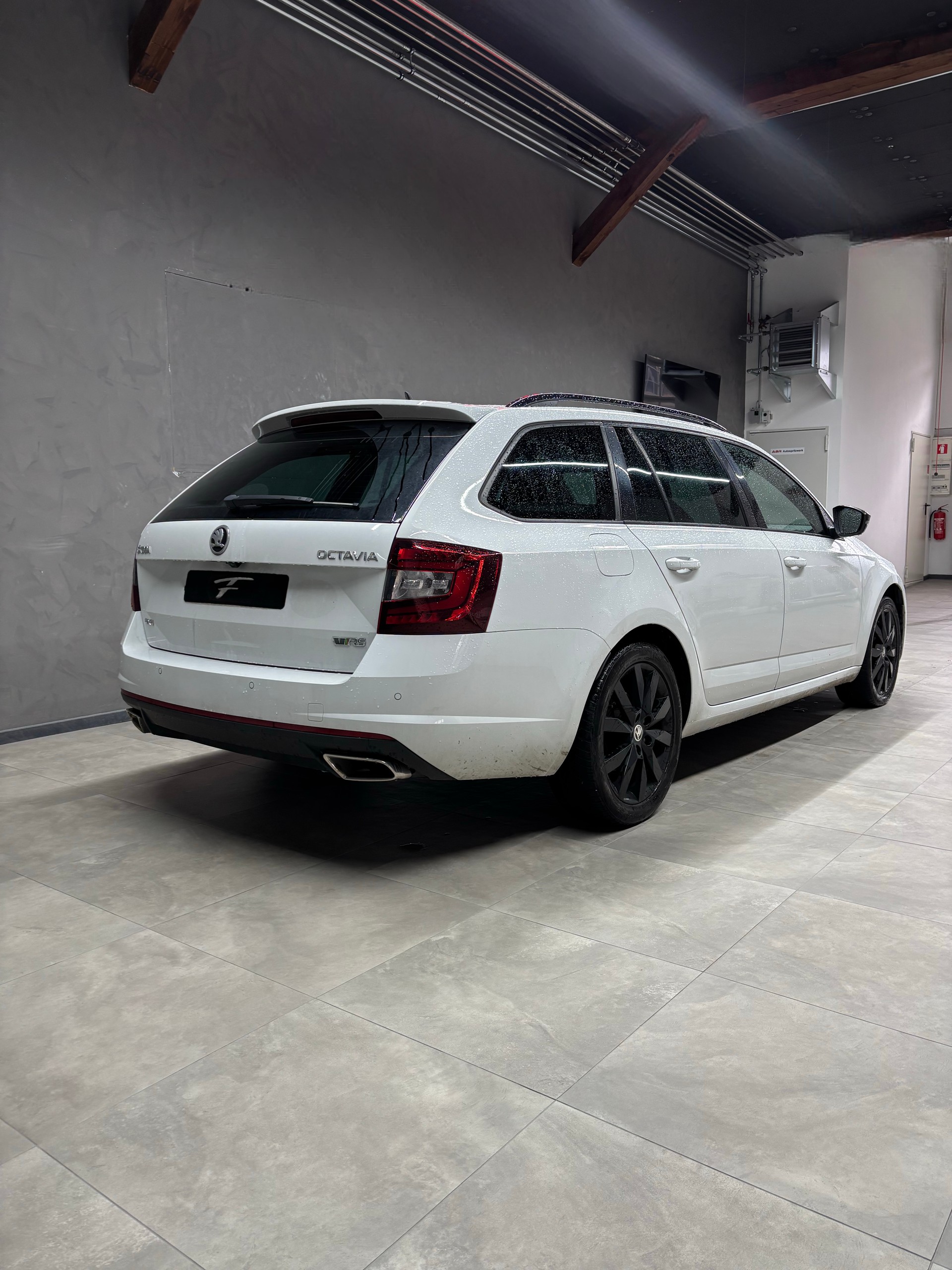 SKODA Octavia Combi 2.0 TDI Style 4x4-image-4