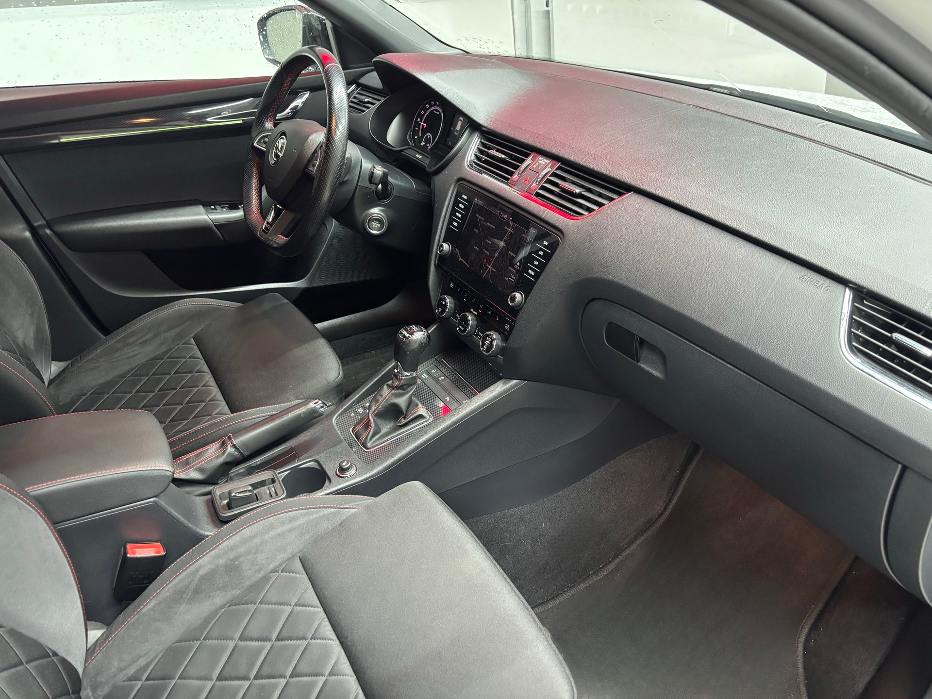 SKODA Octavia Combi 2.0 TDI Style 4x4-image-10