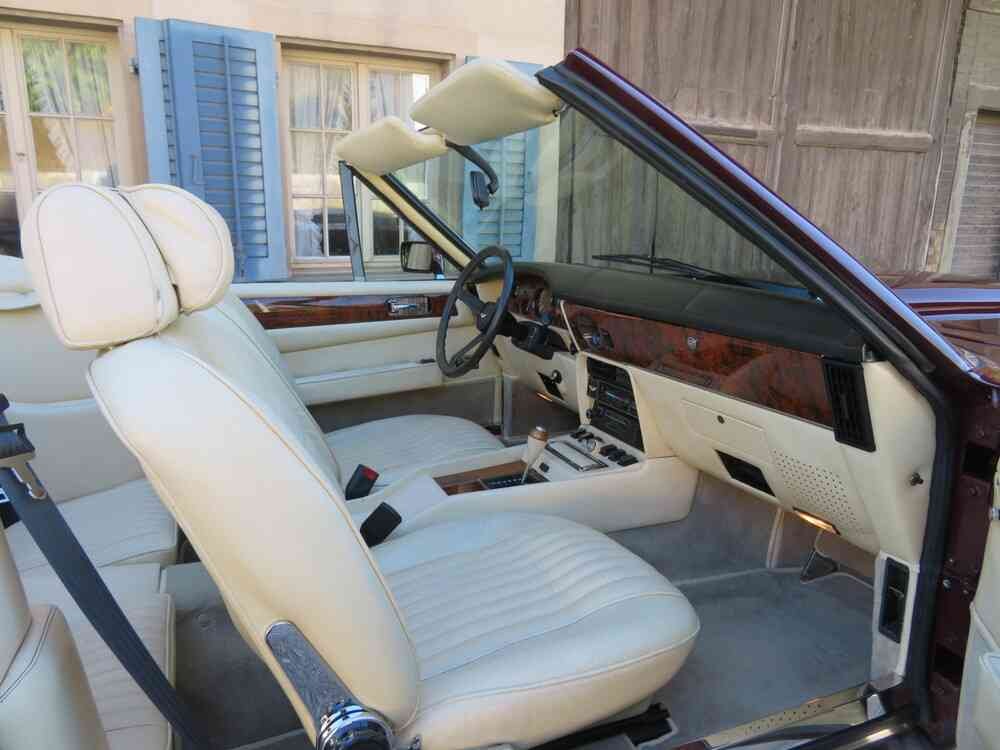ASTON MARTIN V8 Volante-image-6