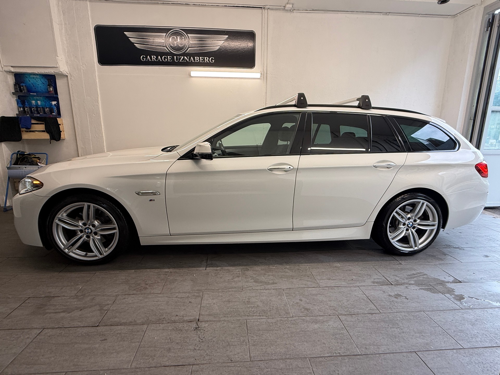 BMW 520d Touring xDrive Steptronic M-PAKET Ab 290.- pro Monat-showroom-element-1