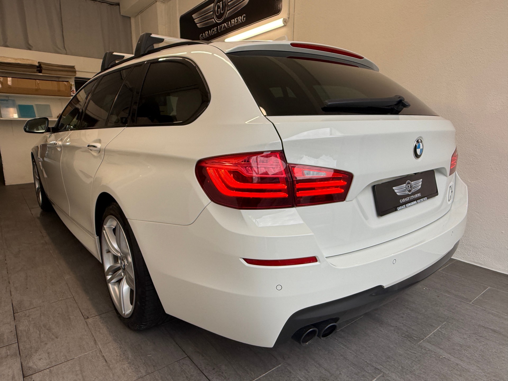 BMW 520d Touring xDrive Steptronic M-PAKET Ab 290.- pro Monat-showroom-element-2